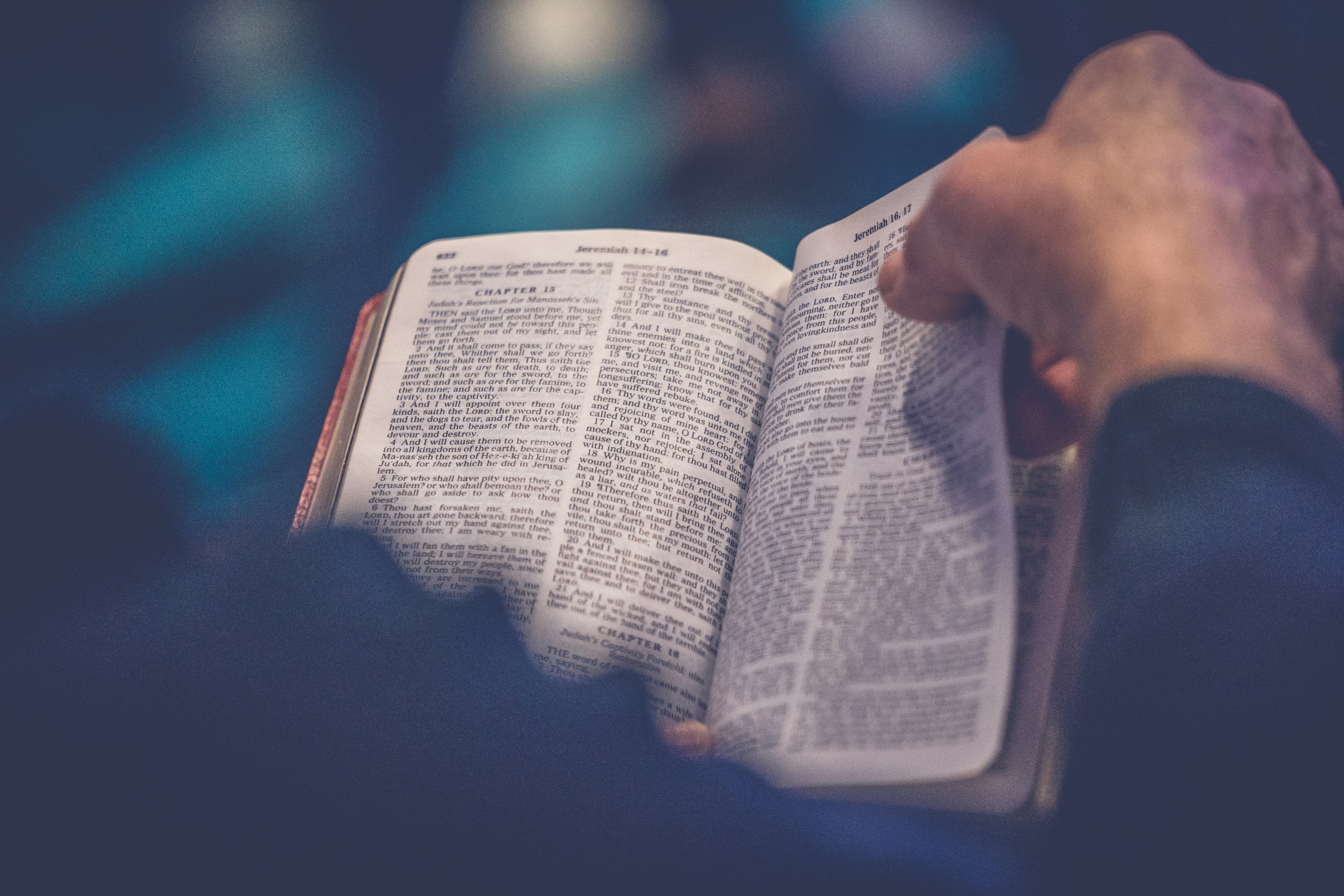 a person flipping through a book with small text, _flipping the page of book 4k, HD Wallpaper