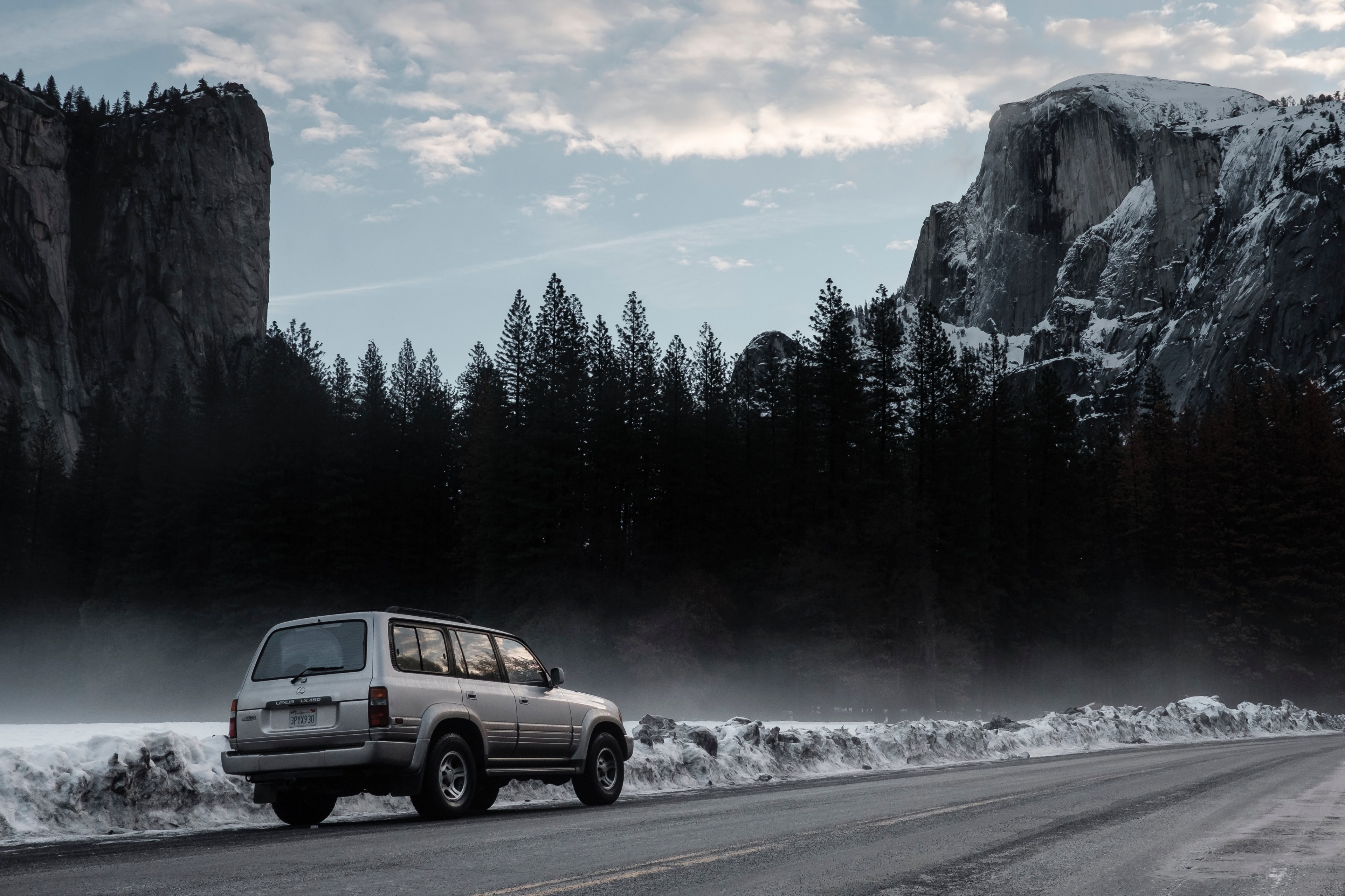 parked jeep by the side of the road in snowy yosemite valley, yosemite in winter 4k, HD Wallpaper