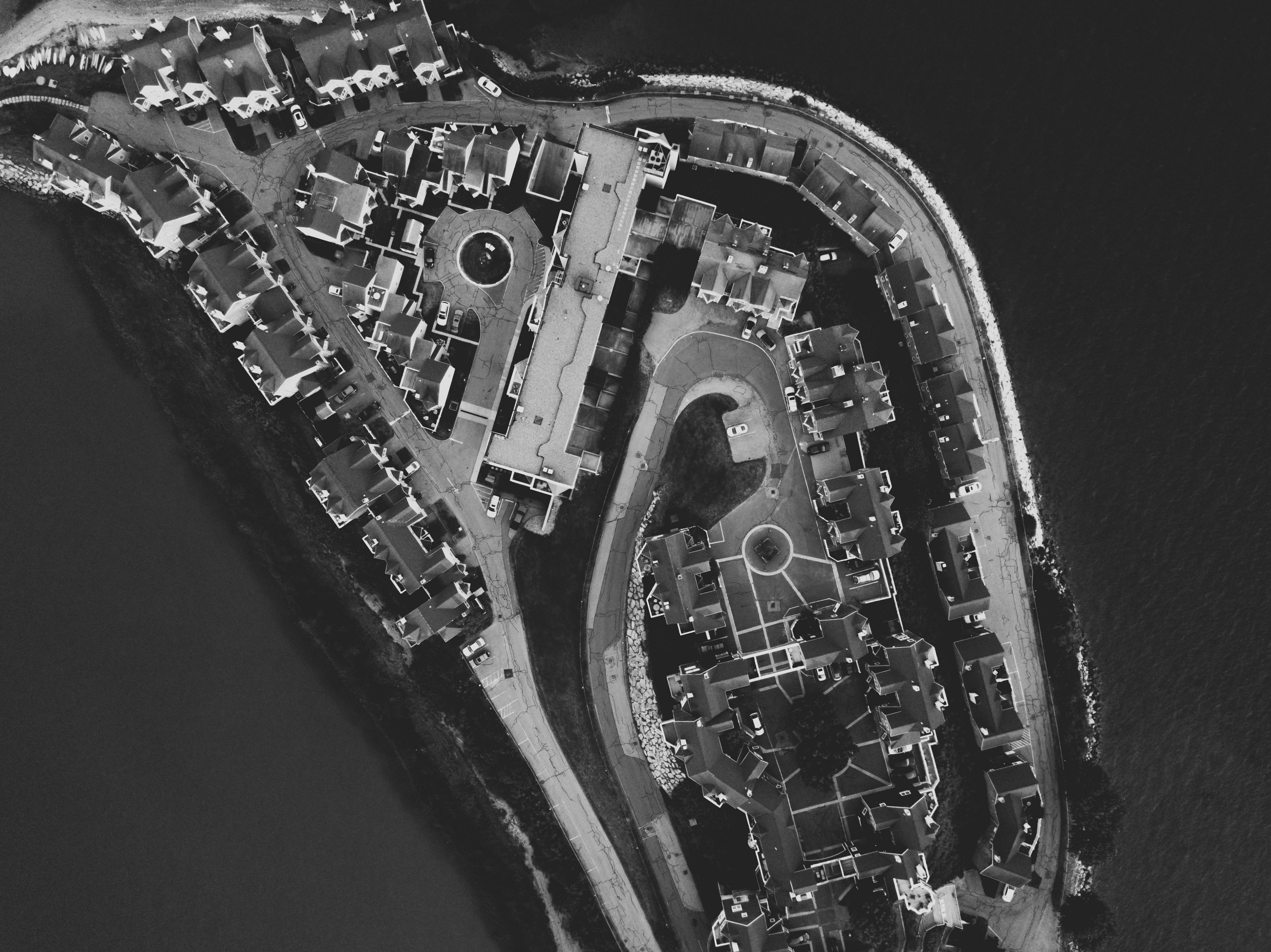 black and white drone shot of suburb in hull massachusetts united states, drone suburb in hull 4k, HD Wallpaper