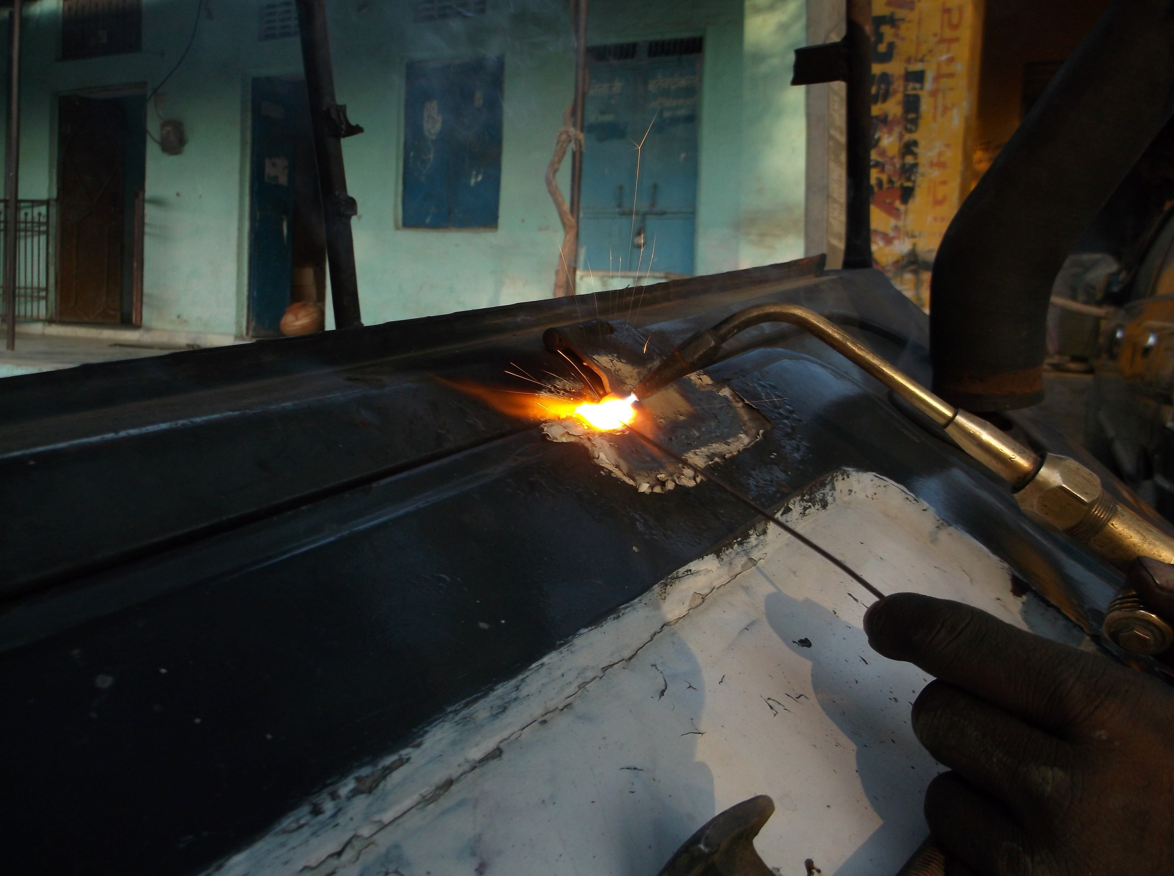 a person welding metal in a workshop, welder at work 4k, HD Wallpaper