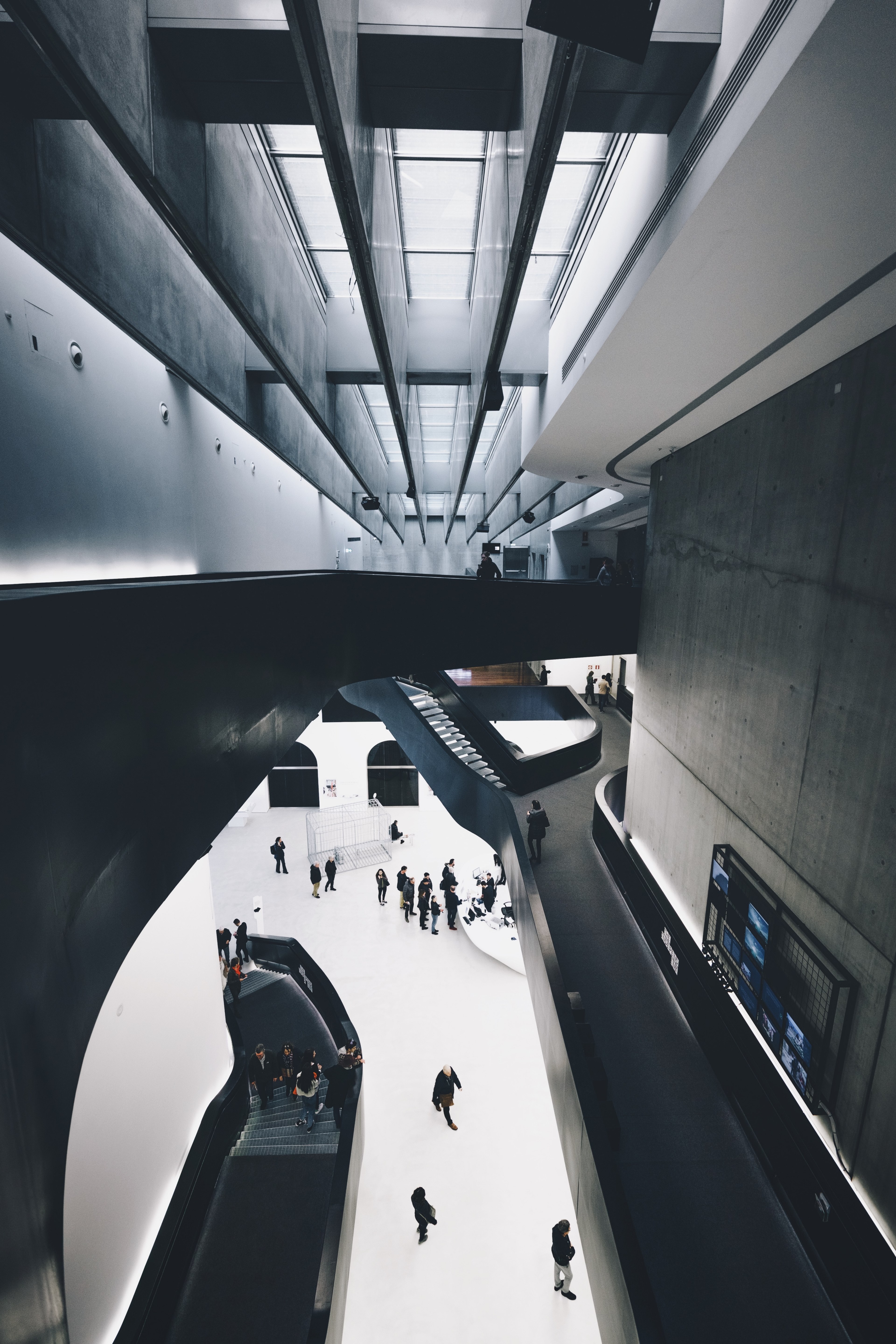 a high view of visitors on the white floor of a modern museum, modern museum visitors 4k, Phone HD Wallpaper