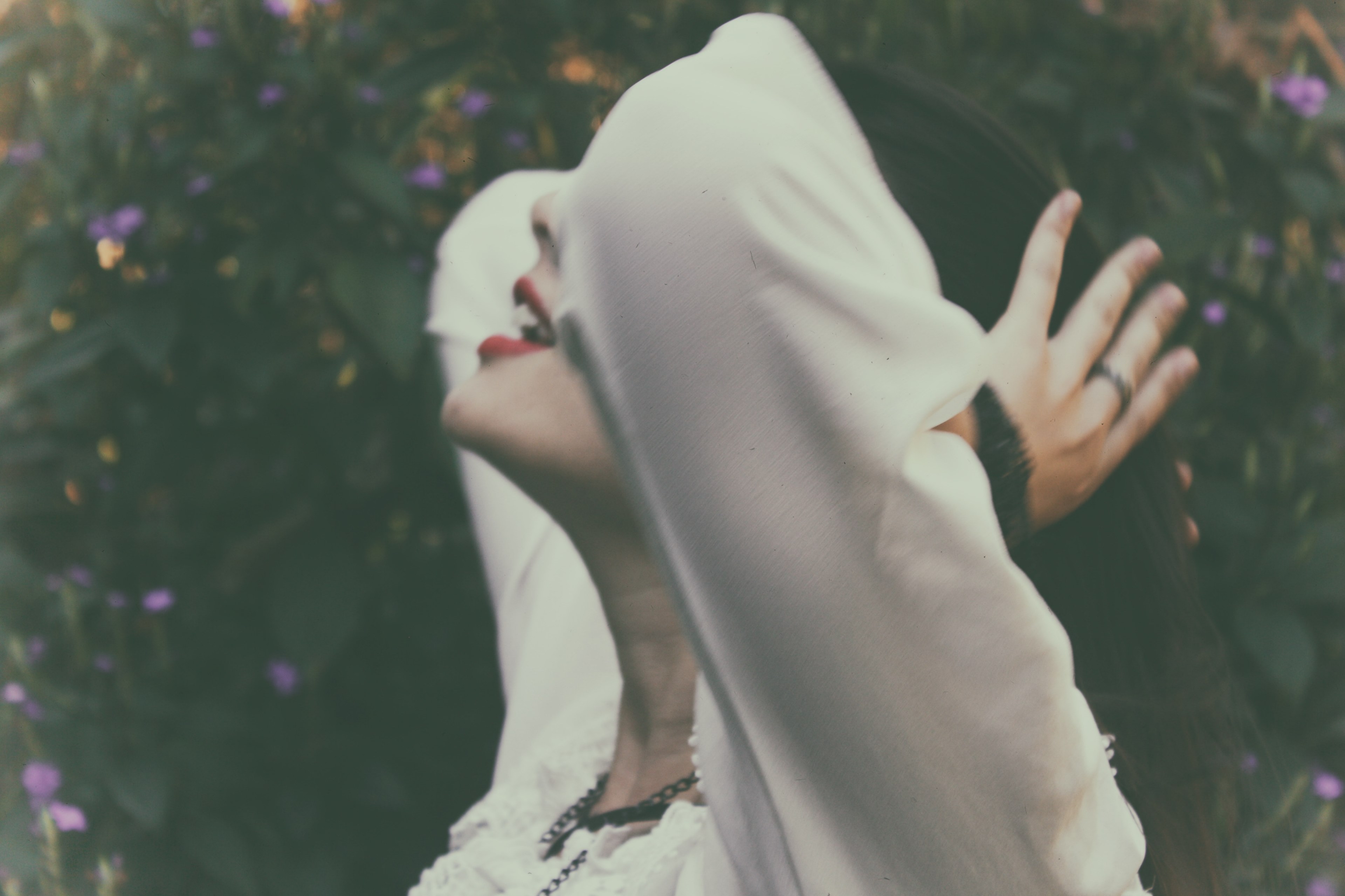 a woman dressed in white is tying her hair, _woman white tying hair 4k, HD Wallpaper