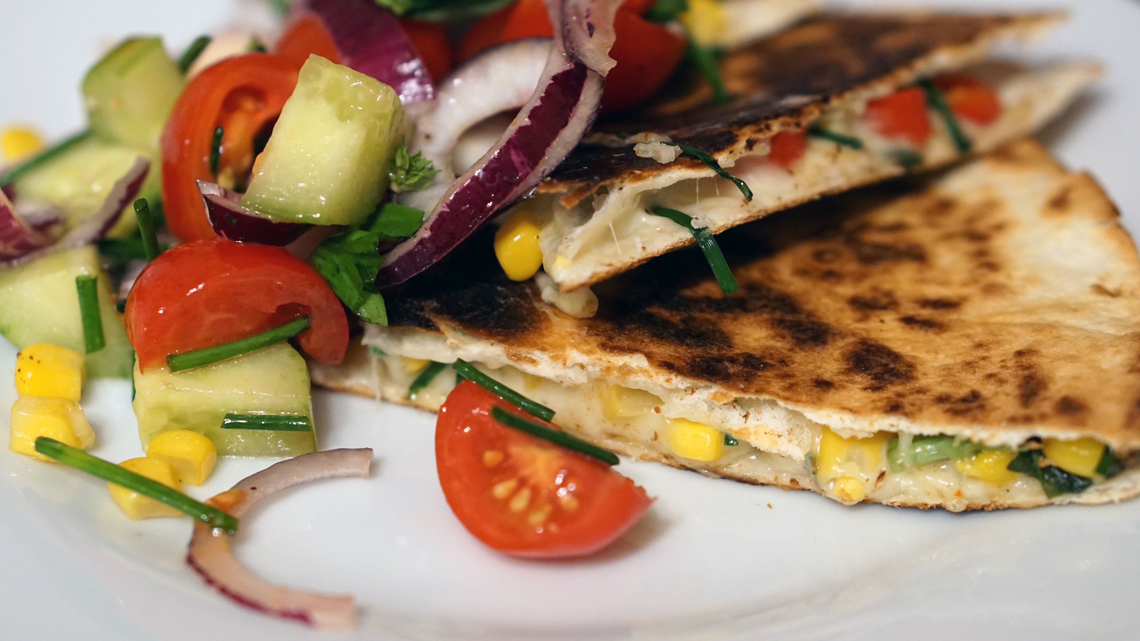 quesadilla, mexican food, corn bread, tomatoes, onions, corn, grass, 4k, HD Wallpaper