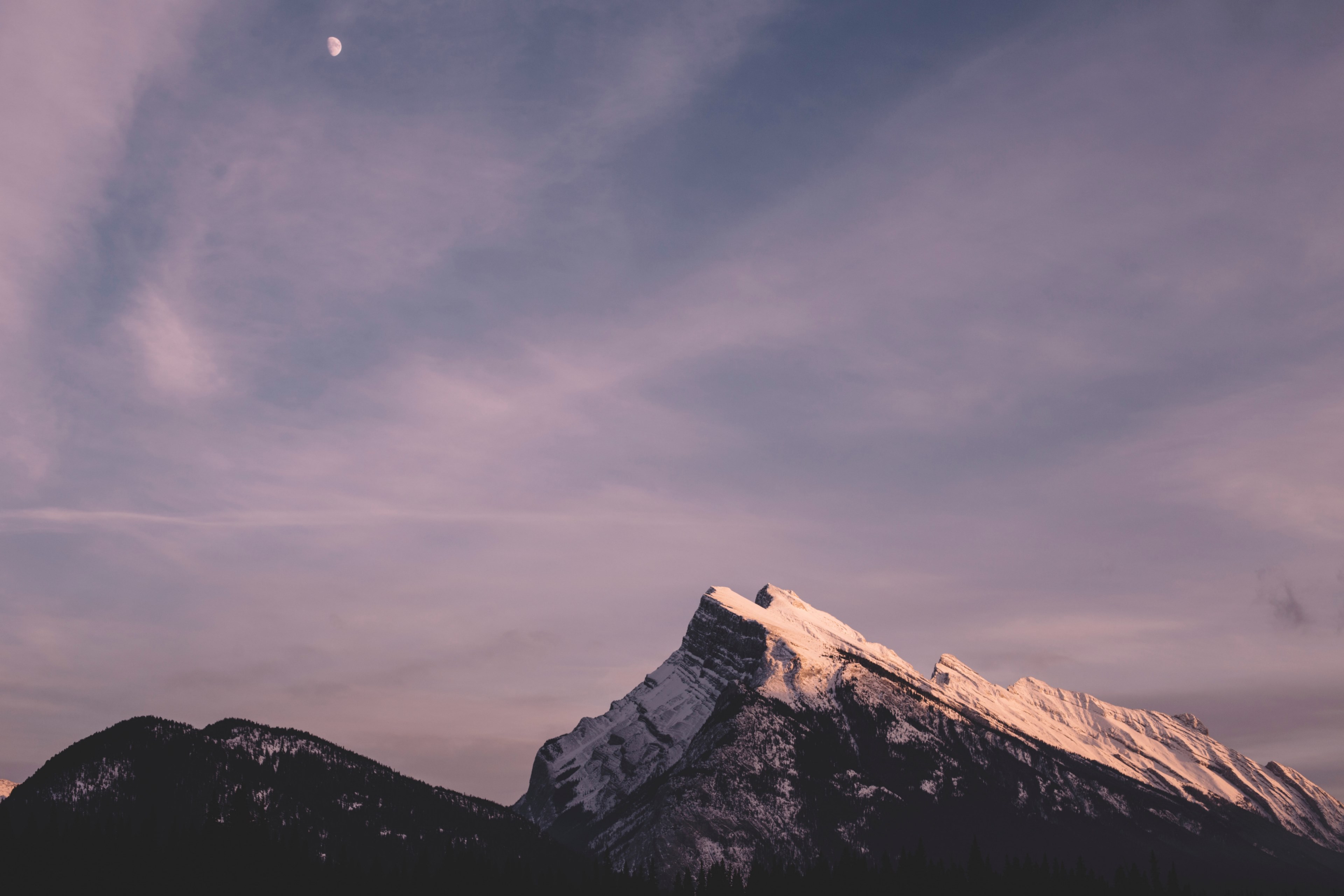moon on a cloudy sky over the mountains at banff, moonrise 4k, HD Wallpaper
