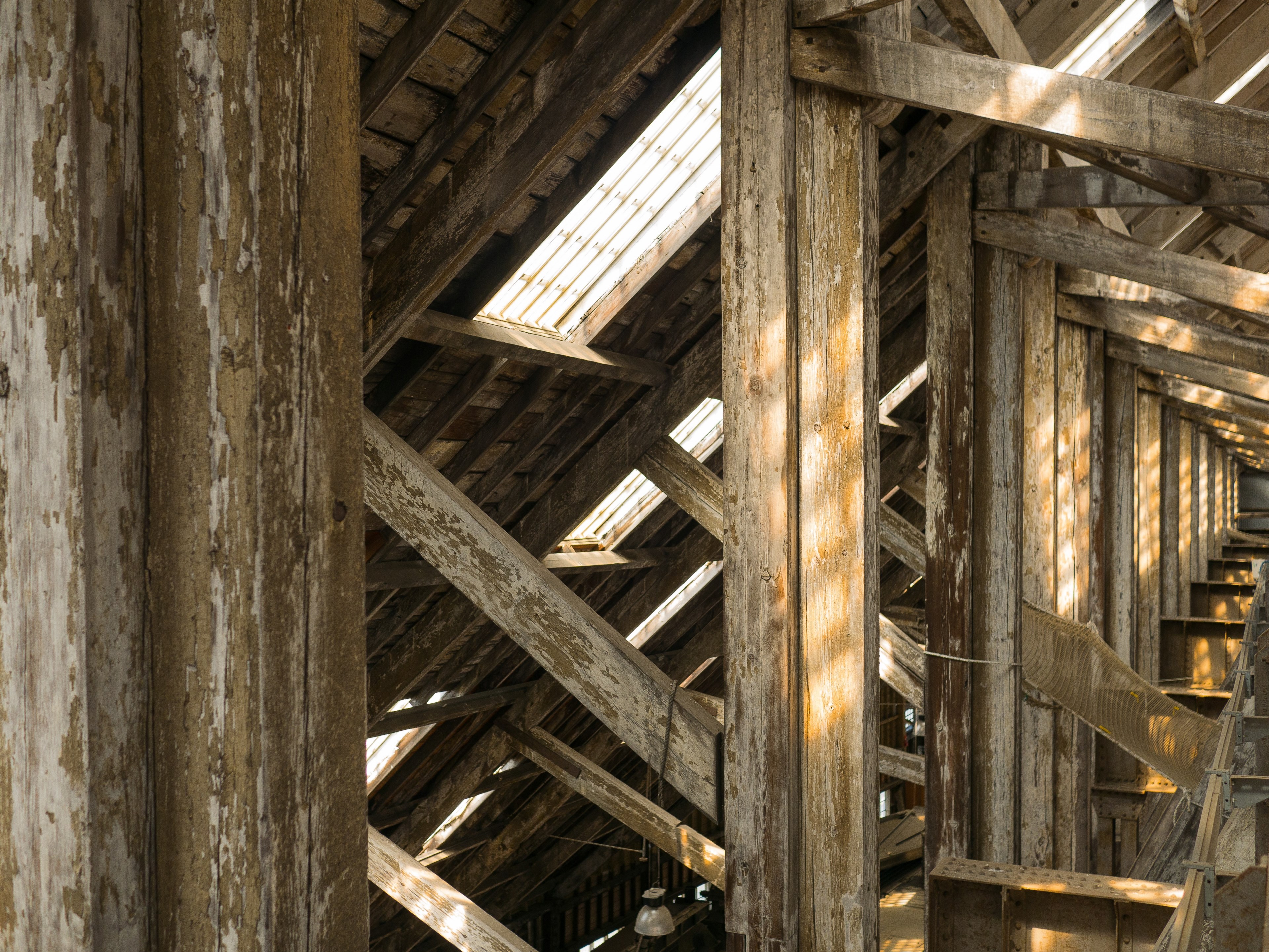 a number of beams under the ceiling of an old wooden building, wooden beams under the ceiling 4k, HD Wallpaper