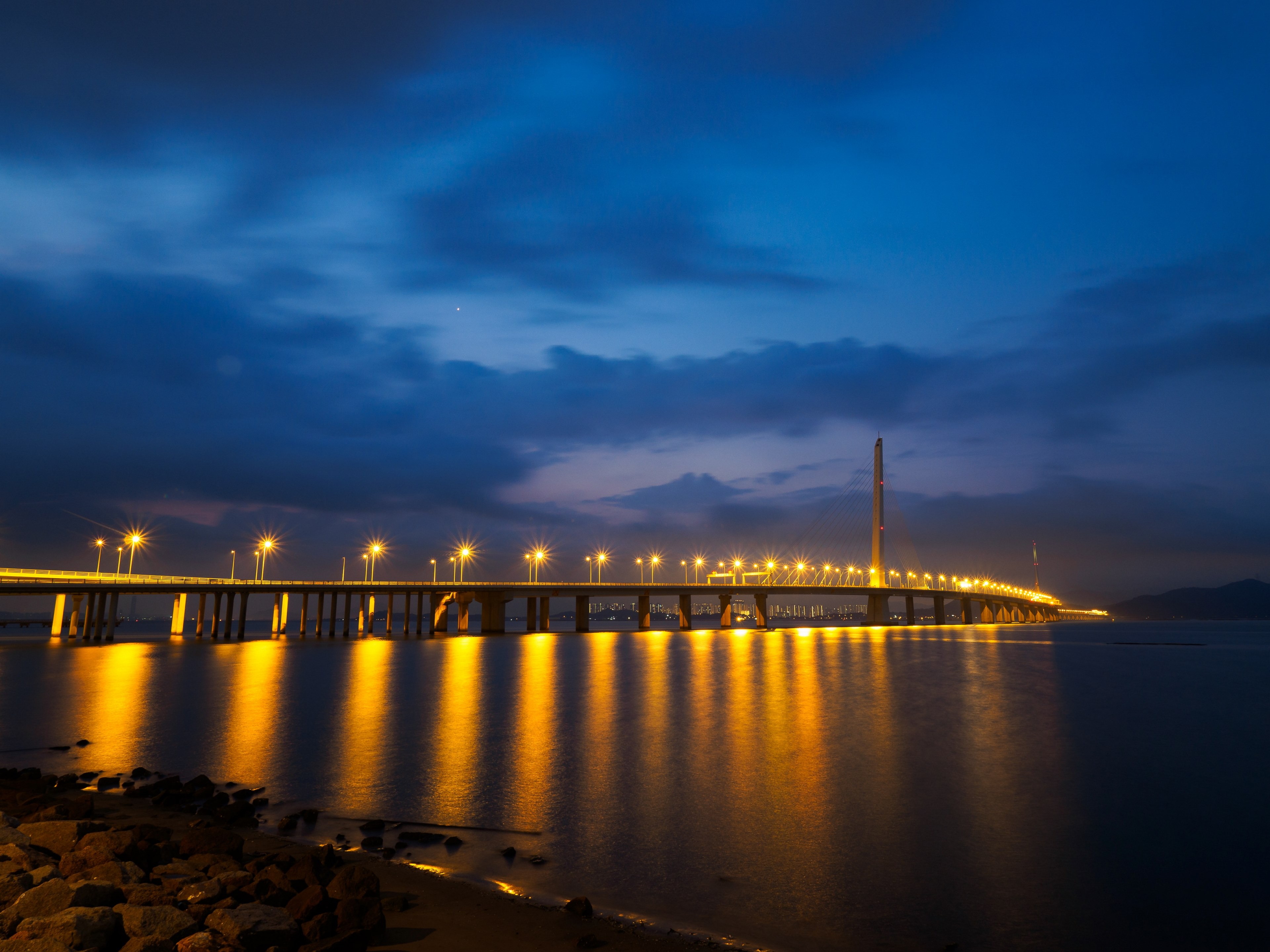 bridge lit bridge evening and light reflecting on water 4k, HD Wallpaper