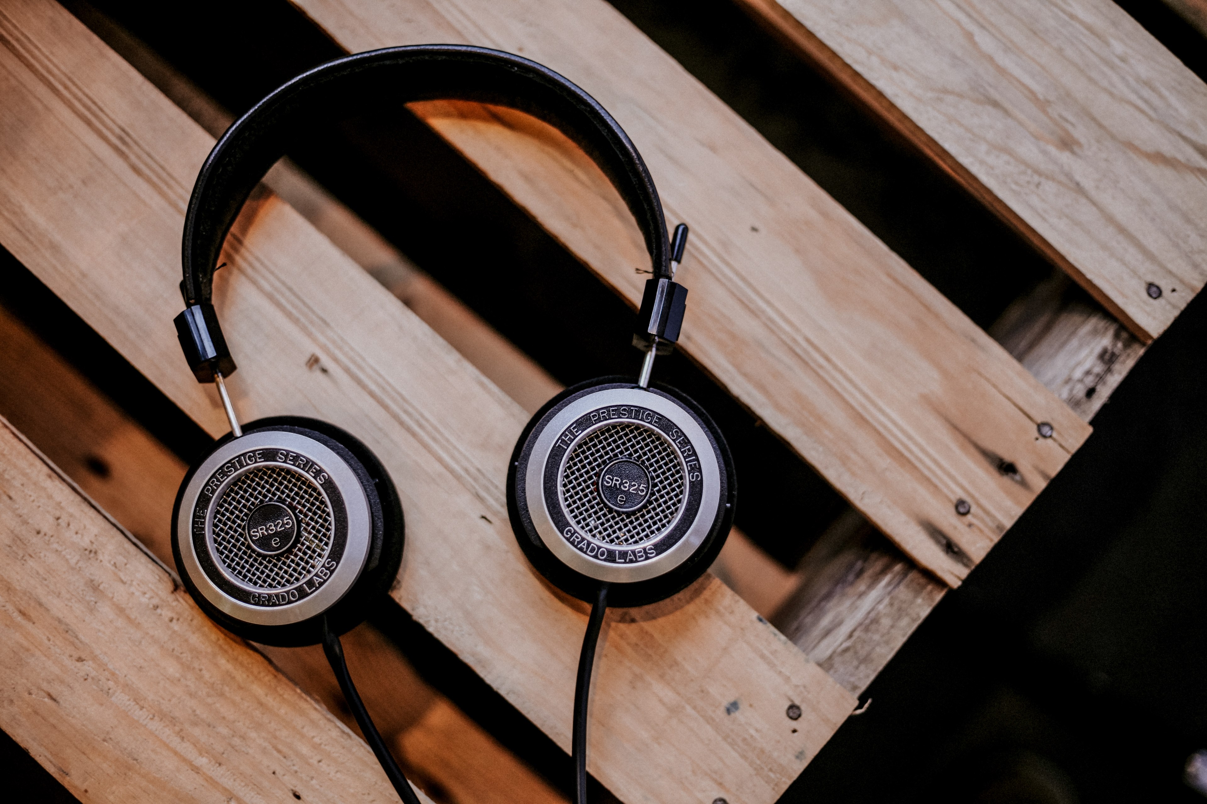 headphone pallet black and silver and simple 4k, HD Wallpaper