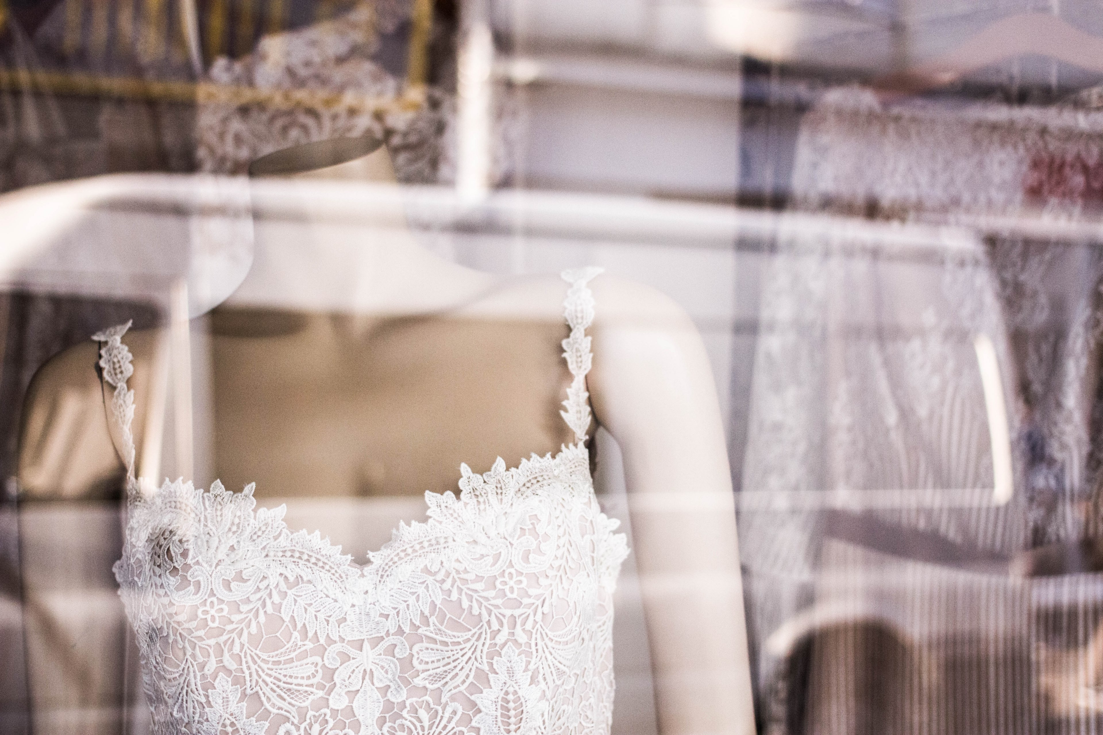 a lacy wedding dress on a mannequin in a shop window display, wedding dress on mannequin 4k, HD Wallpaper