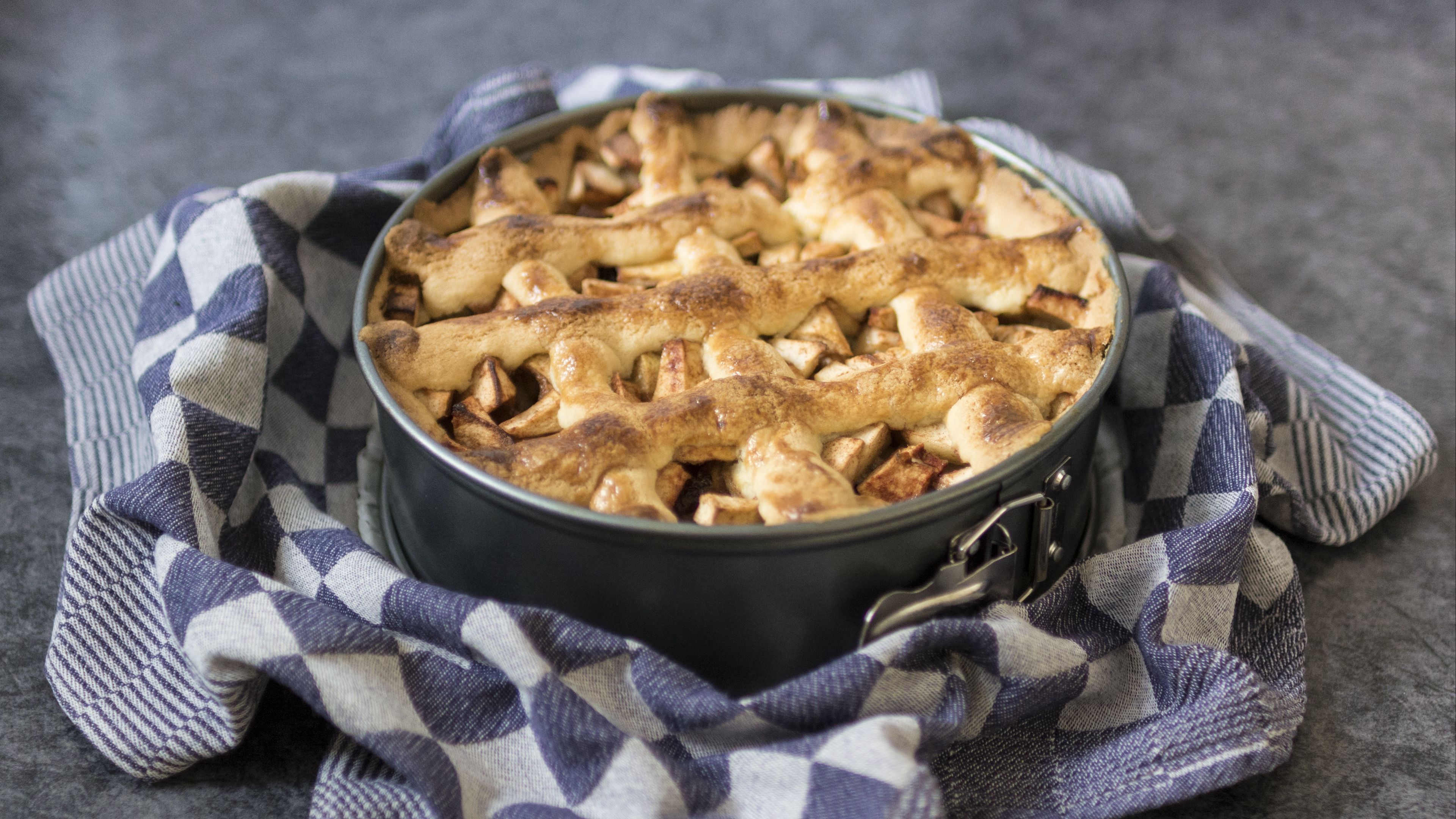 apple pie, baking, shape, towel, 4k, HD Wallpaper