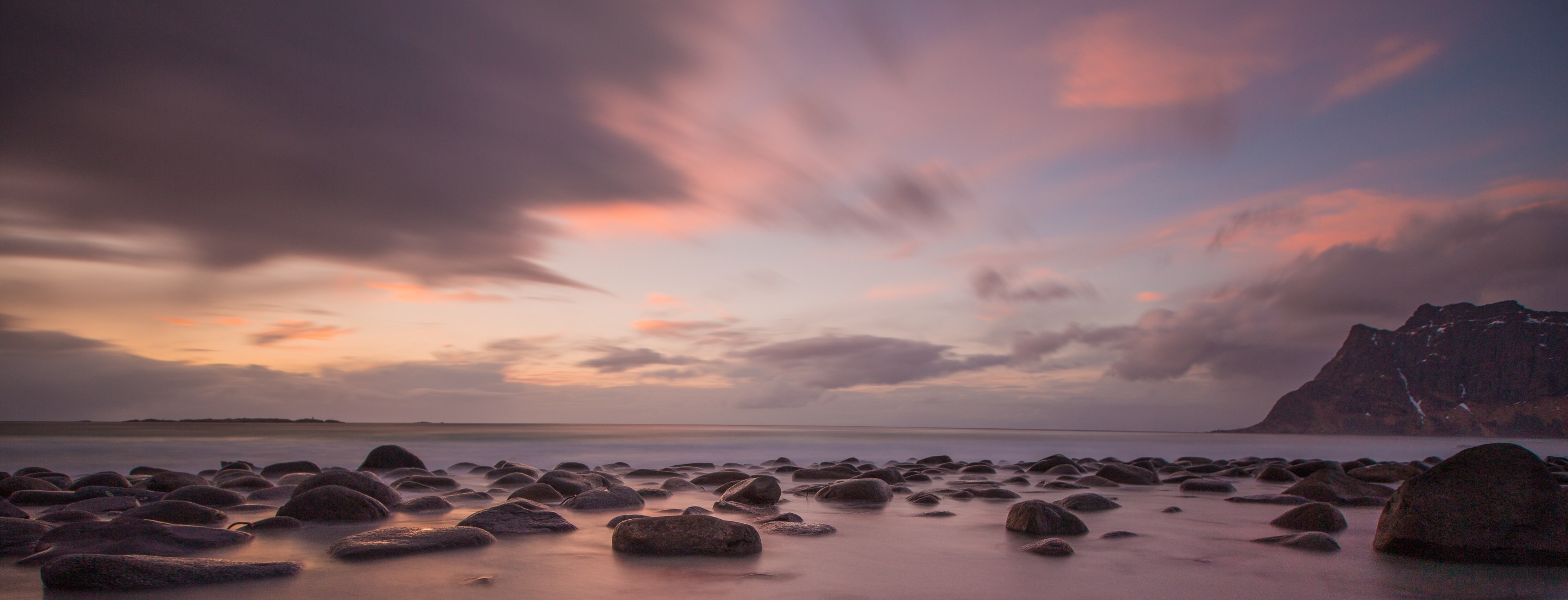 dusk over the beach with boulders on the shoreline of uttakleiv beach, rocky shore at uttakleiv beach 4k, HD Wallpaper