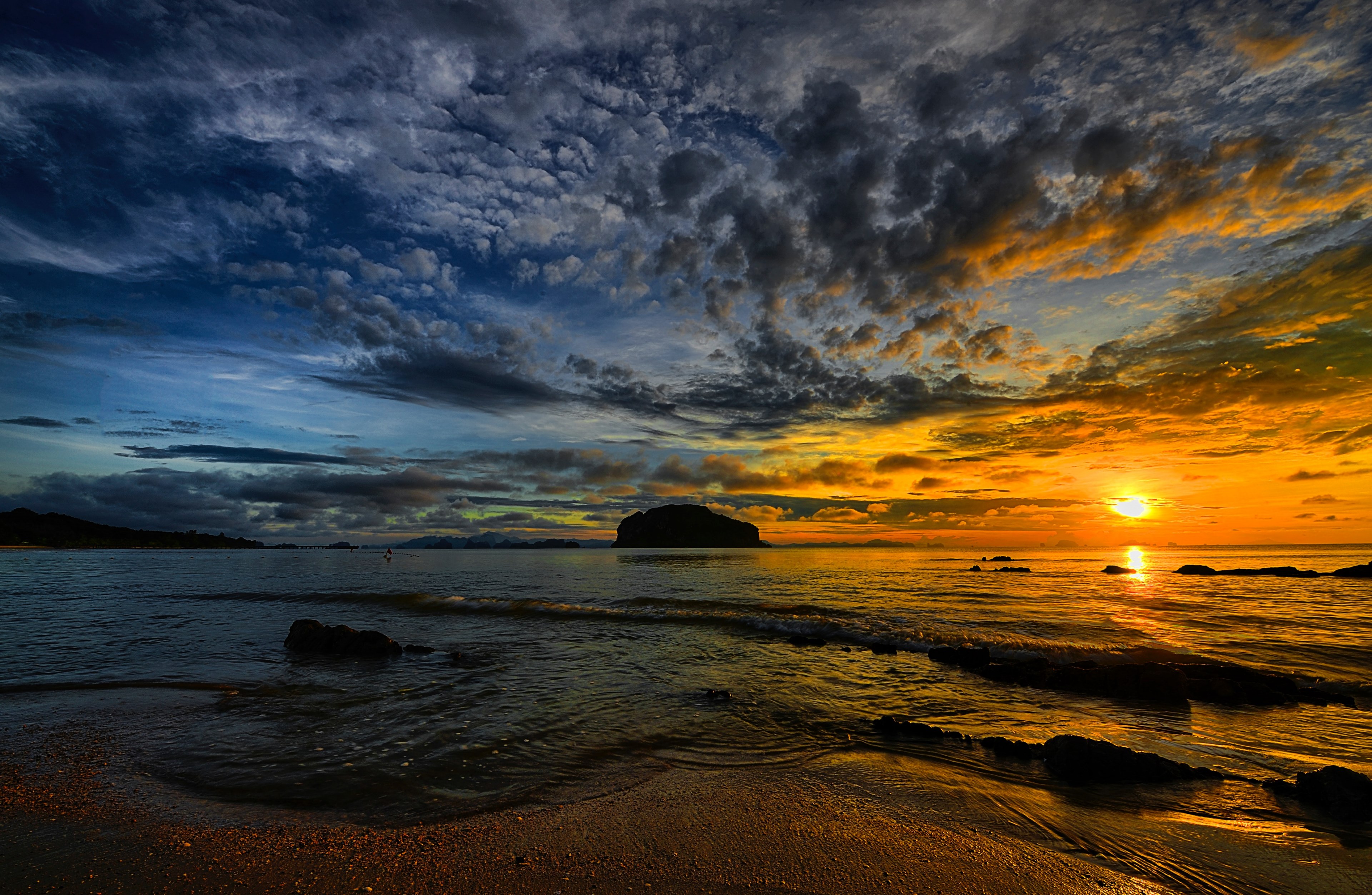 viewing the shoreline and the horizon in thailand as the calm sea breaks on the beach one silhouette island in the distance and a richly colored blue and orange sky including broken cloud du 4k, HD Wallpaper