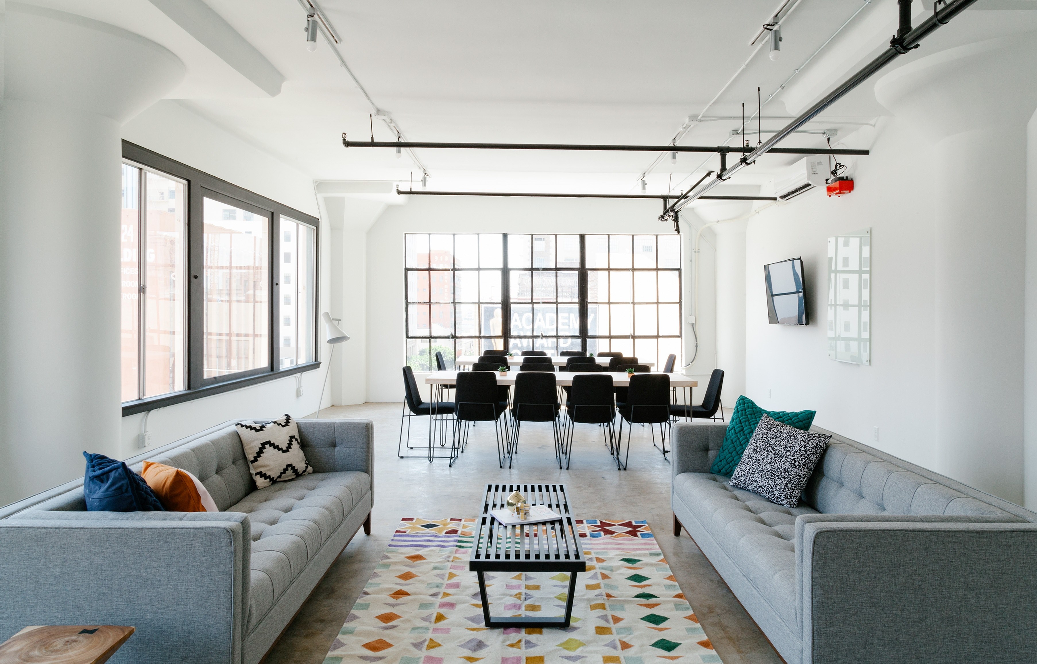 a workspace with two long sofas and two meeting tables, 120 e 8th street los angeles california 4k, HD Wallpaper