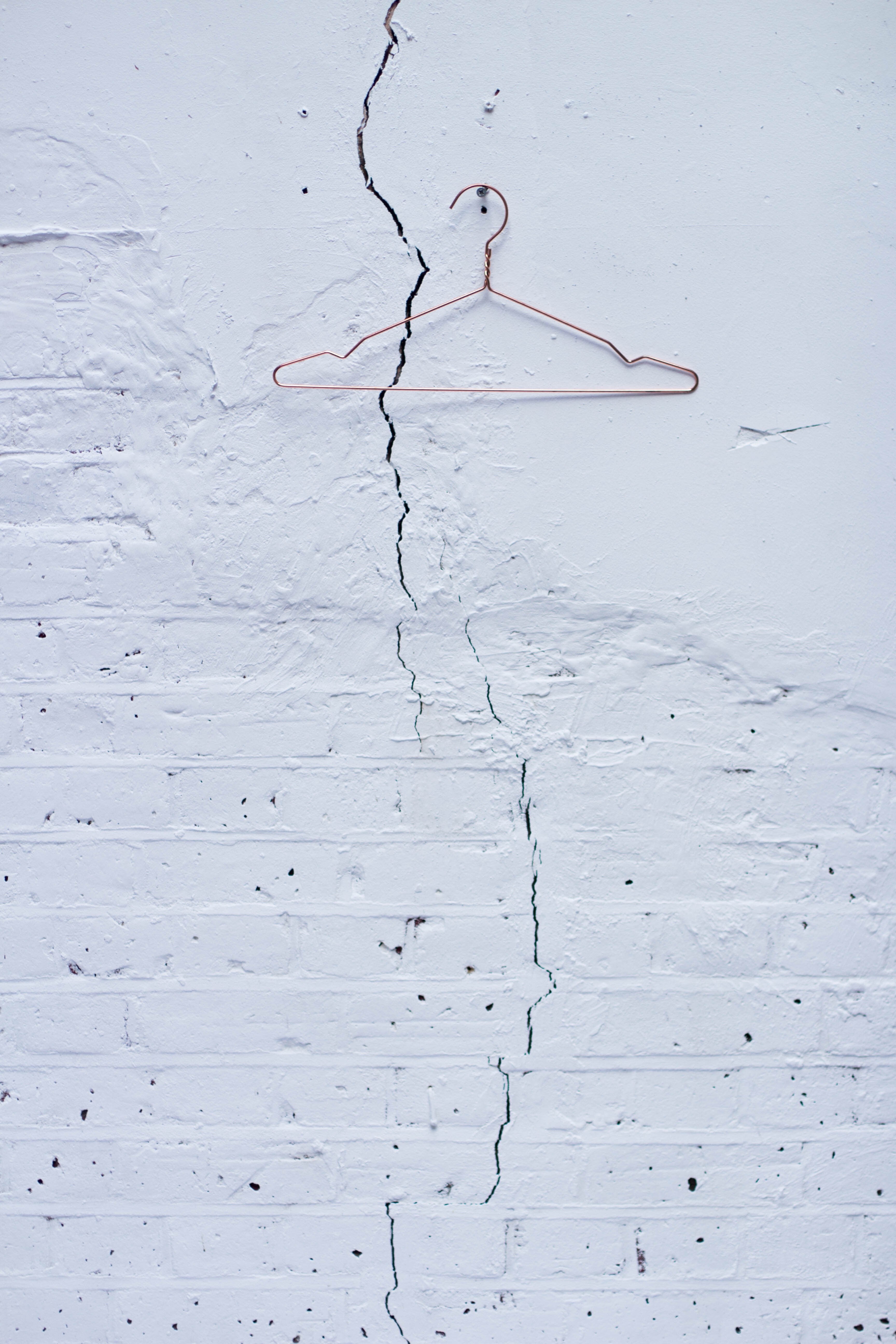 copper hanger white concrete and white wall hd, 4k, Phone HD Wallpaper