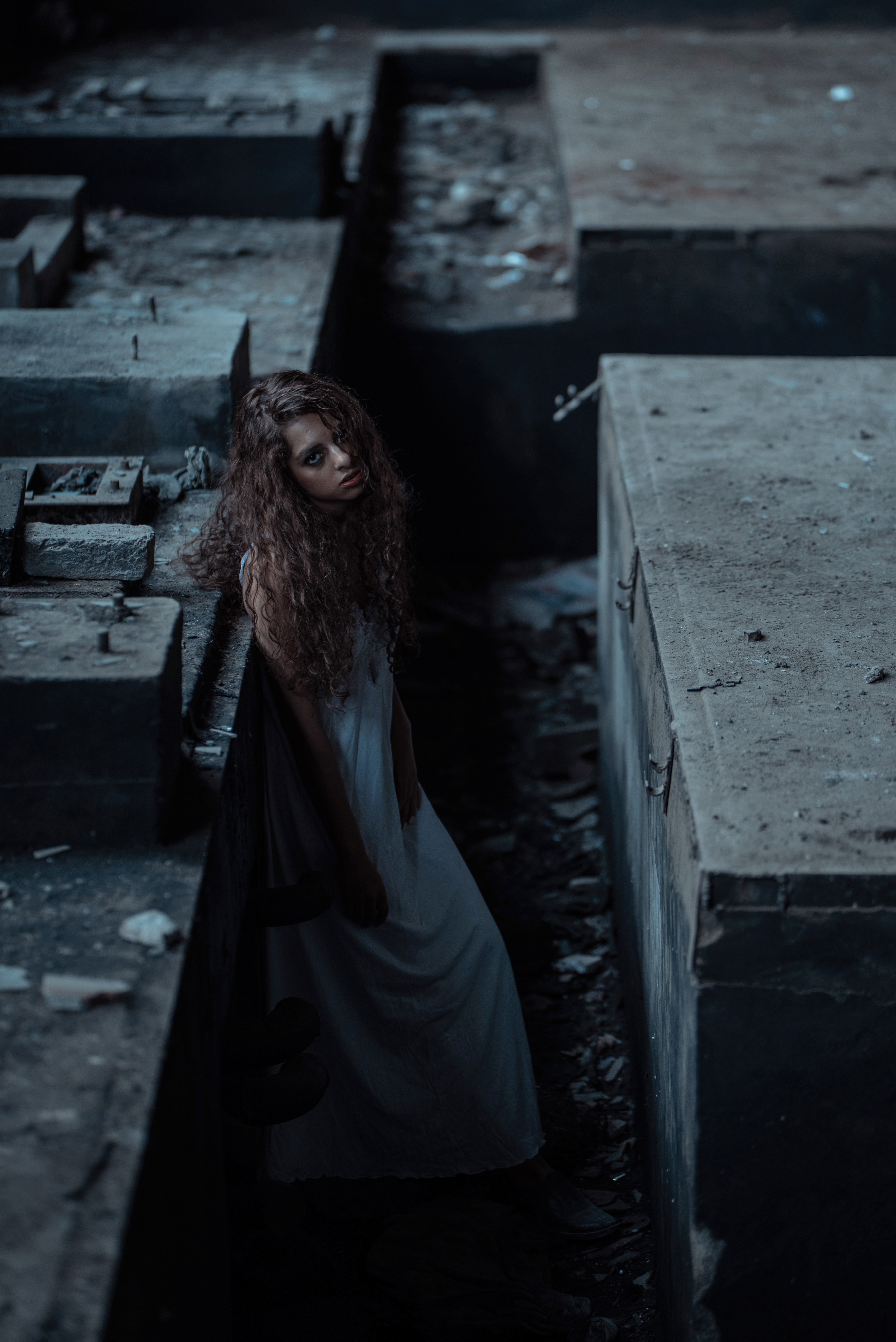 creepy woman with spooky makeup lurking in an abandonded area, die 4k, Phone HD Wallpaper