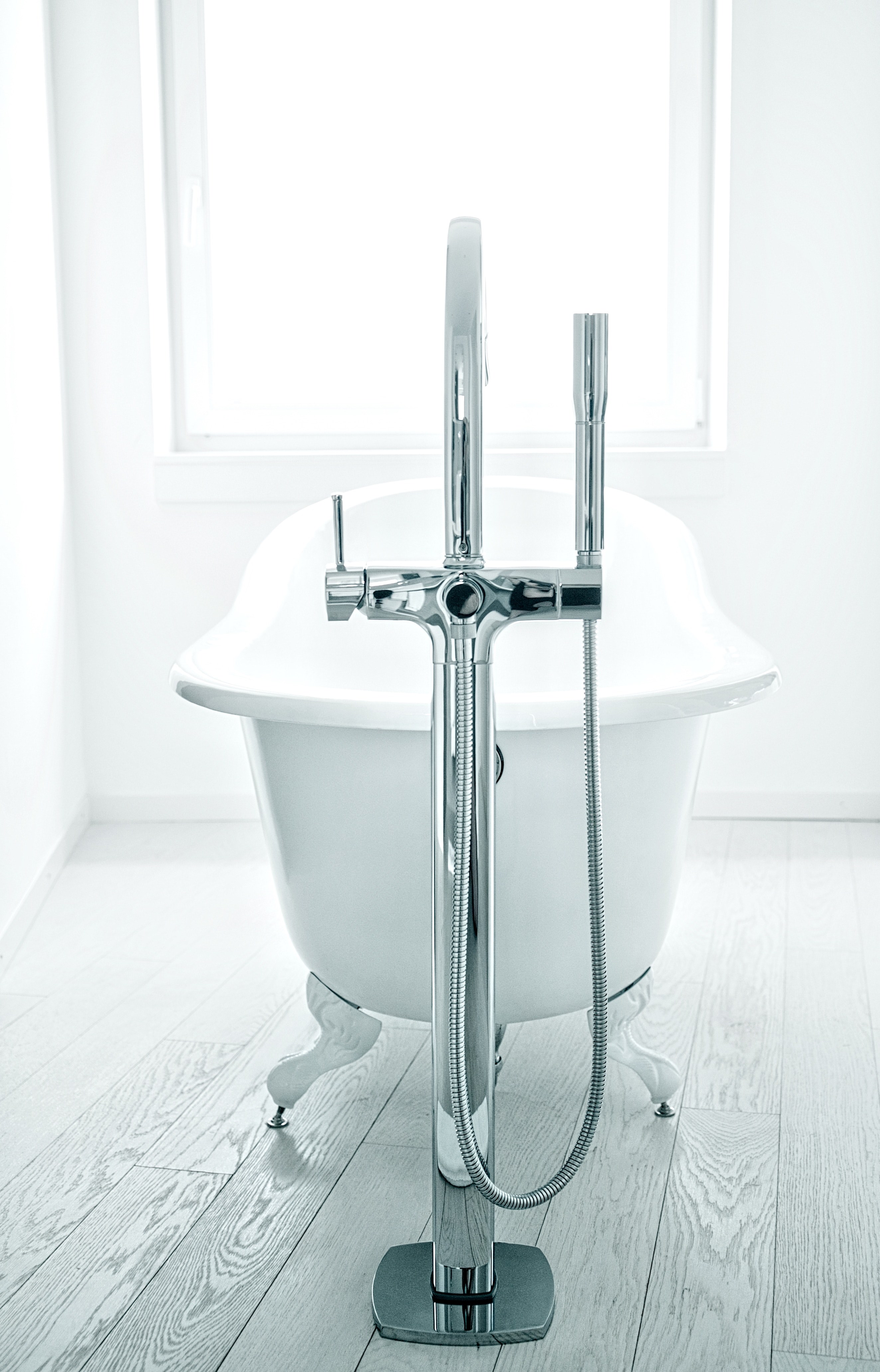 a claw footed deep soaker tub, _deep soaker bathtub 4k, Phone HD Wallpaper