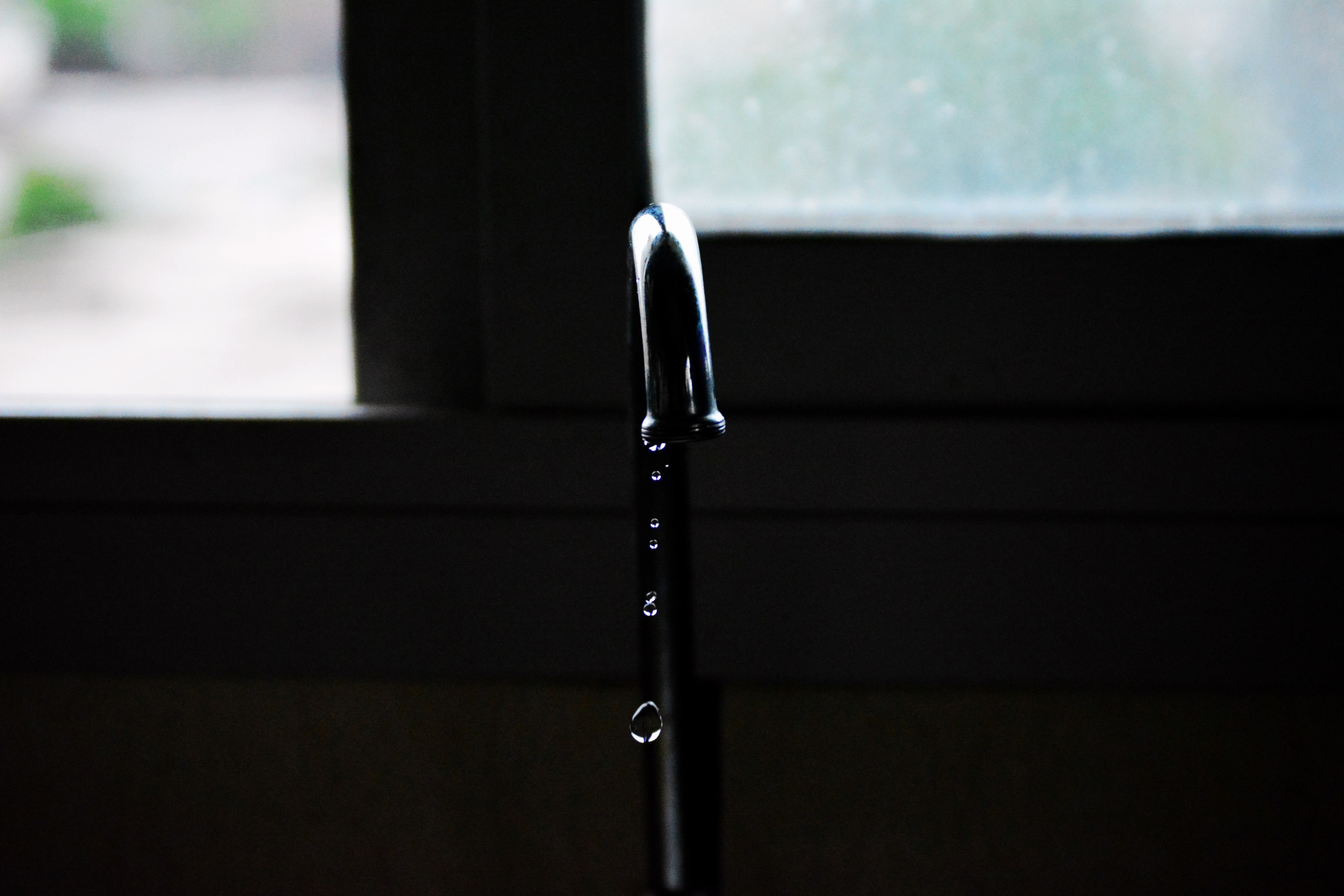 a leaky faucet dripping water in bessengue, tap and window bessengue 4k, HD Wallpaper
