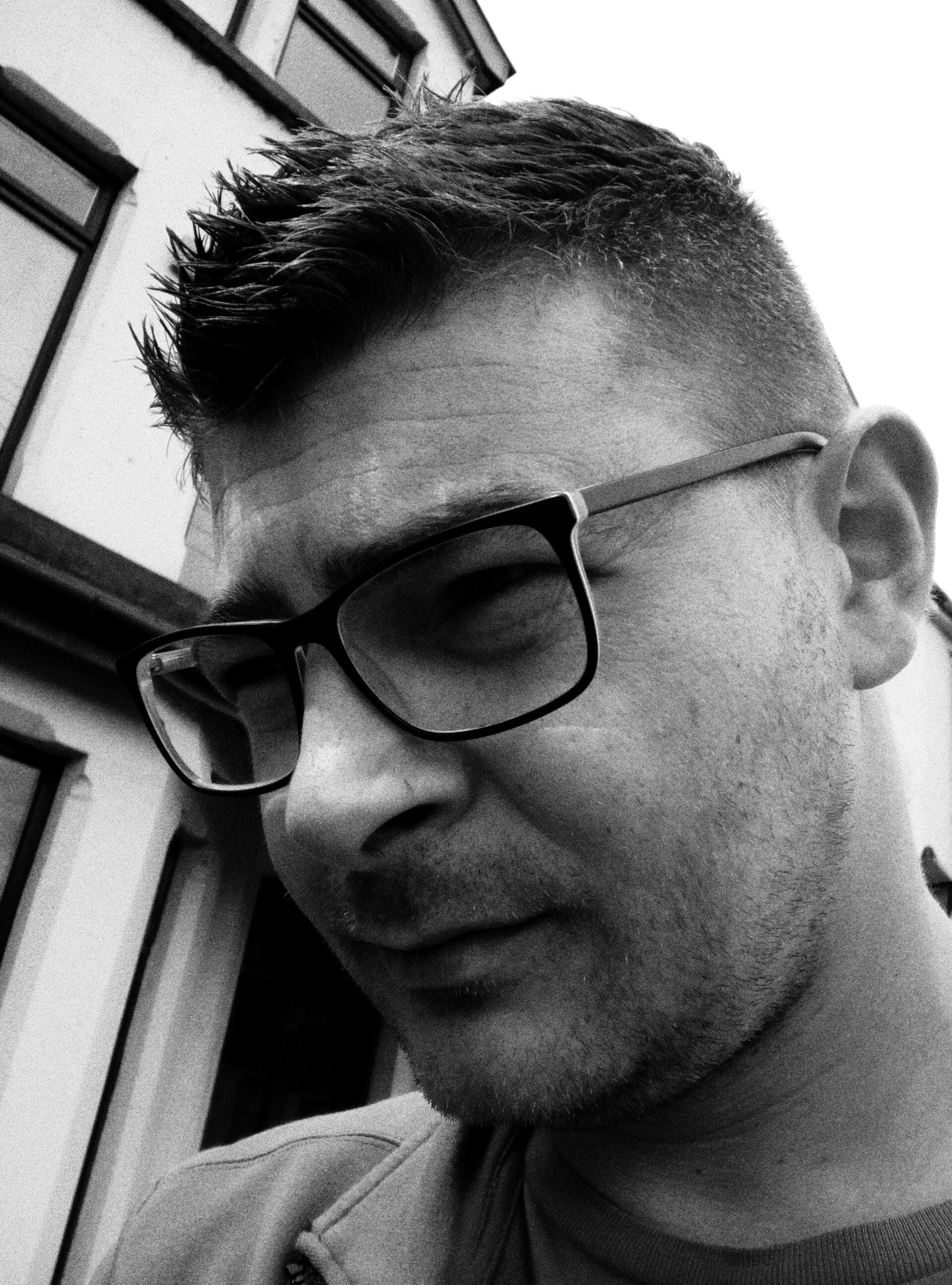 a man with glasses, _man wearing glasses 4k, Phone HD Wallpaper
