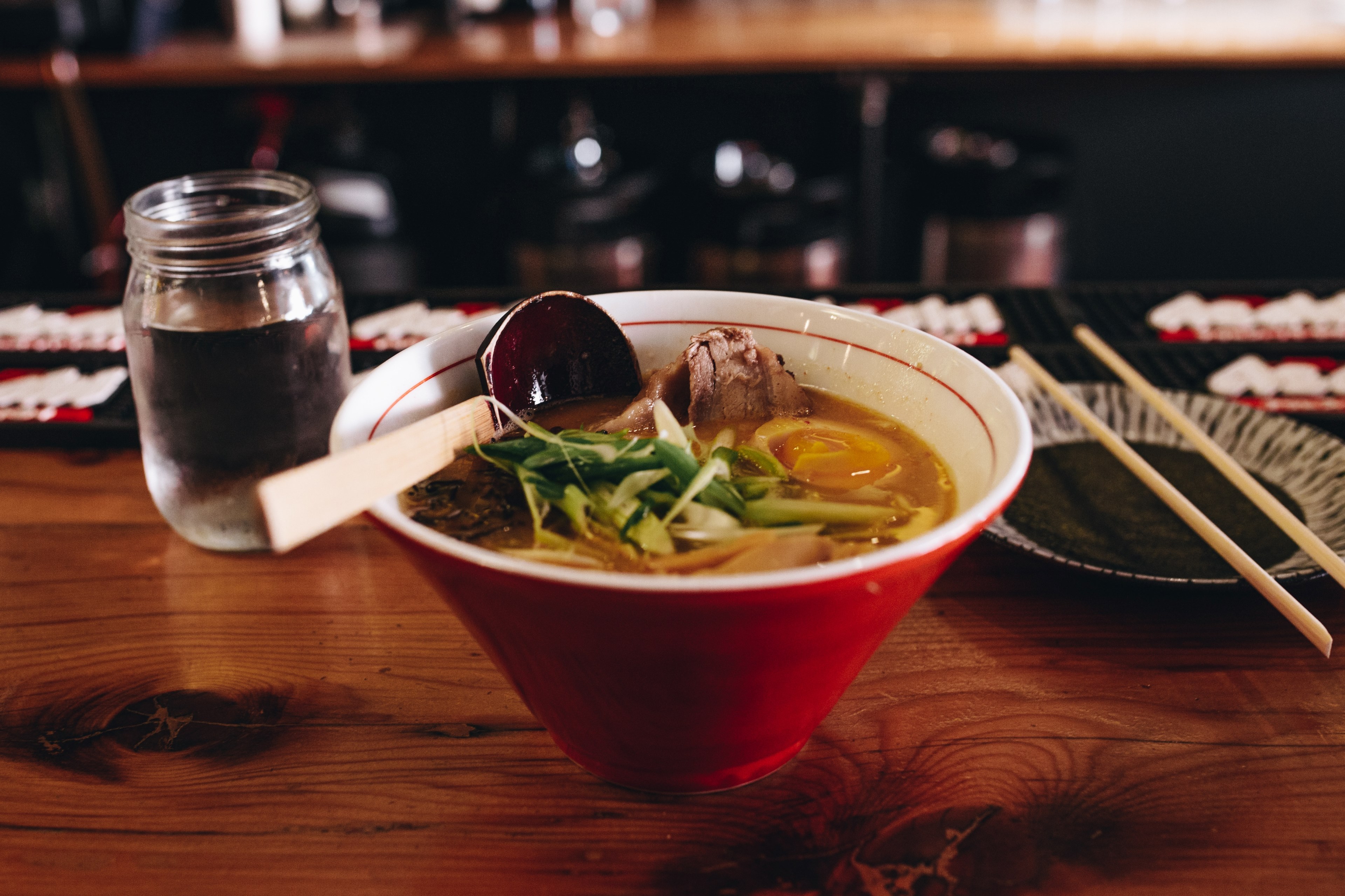 bowl of pho with vegetables and broth at a vietnamese restaurant, pho for dinner 4k, HD Wallpaper