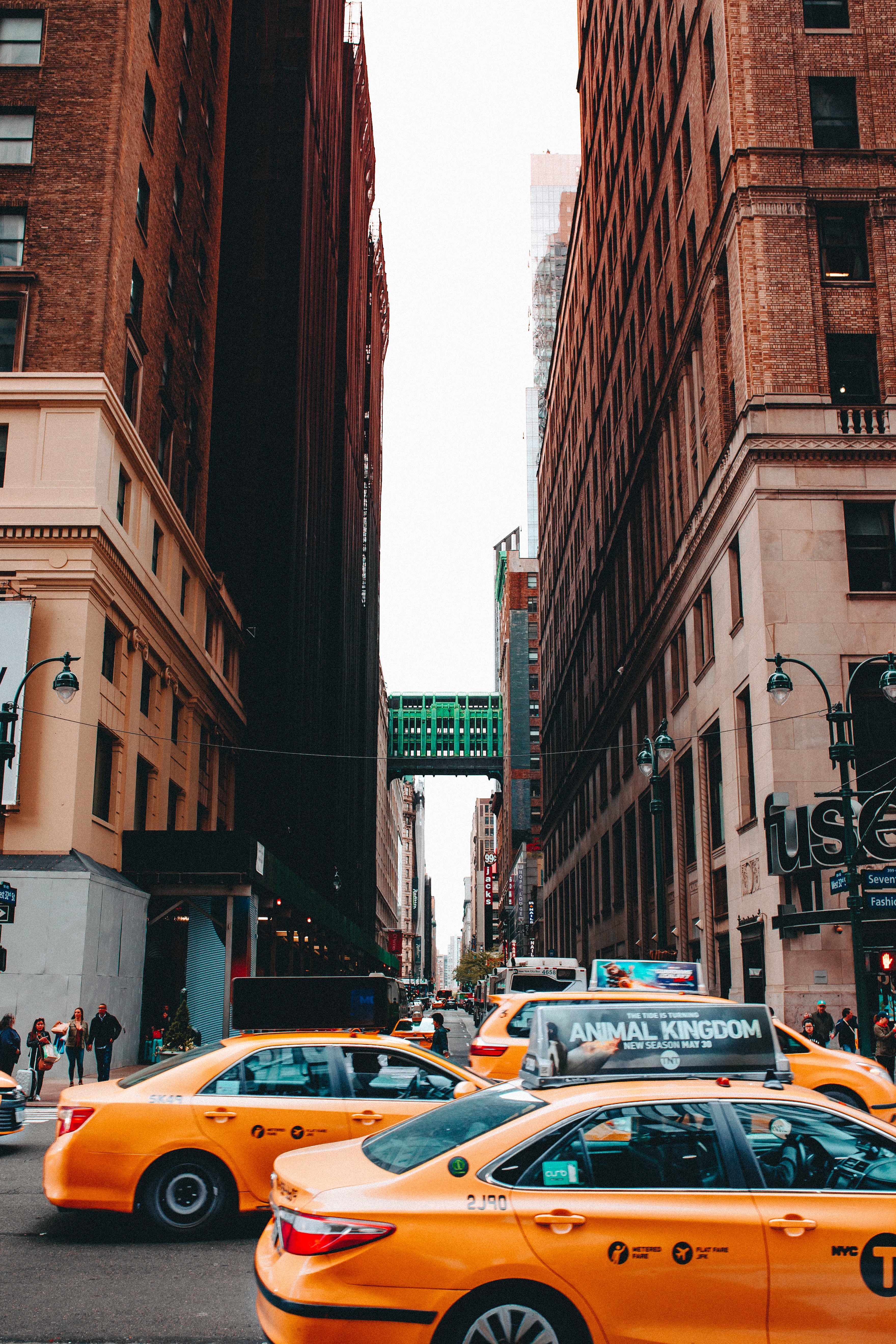 road street taxi and cab hd, 4k, Phone HD Wallpaper