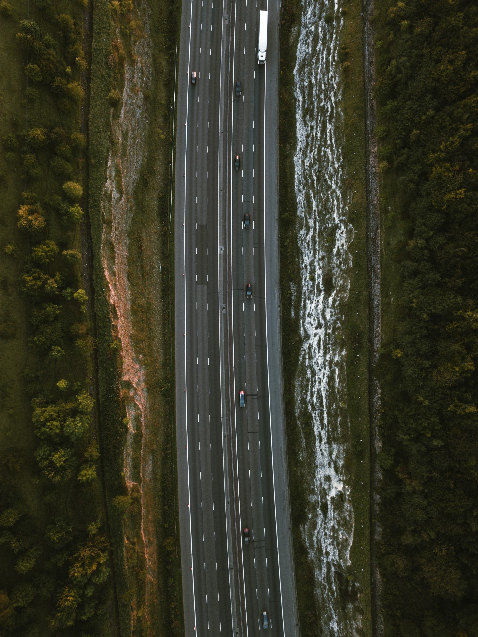 an interstate highway with limited traffic, _large quiet highway 4k, Phone HD Wallpaper