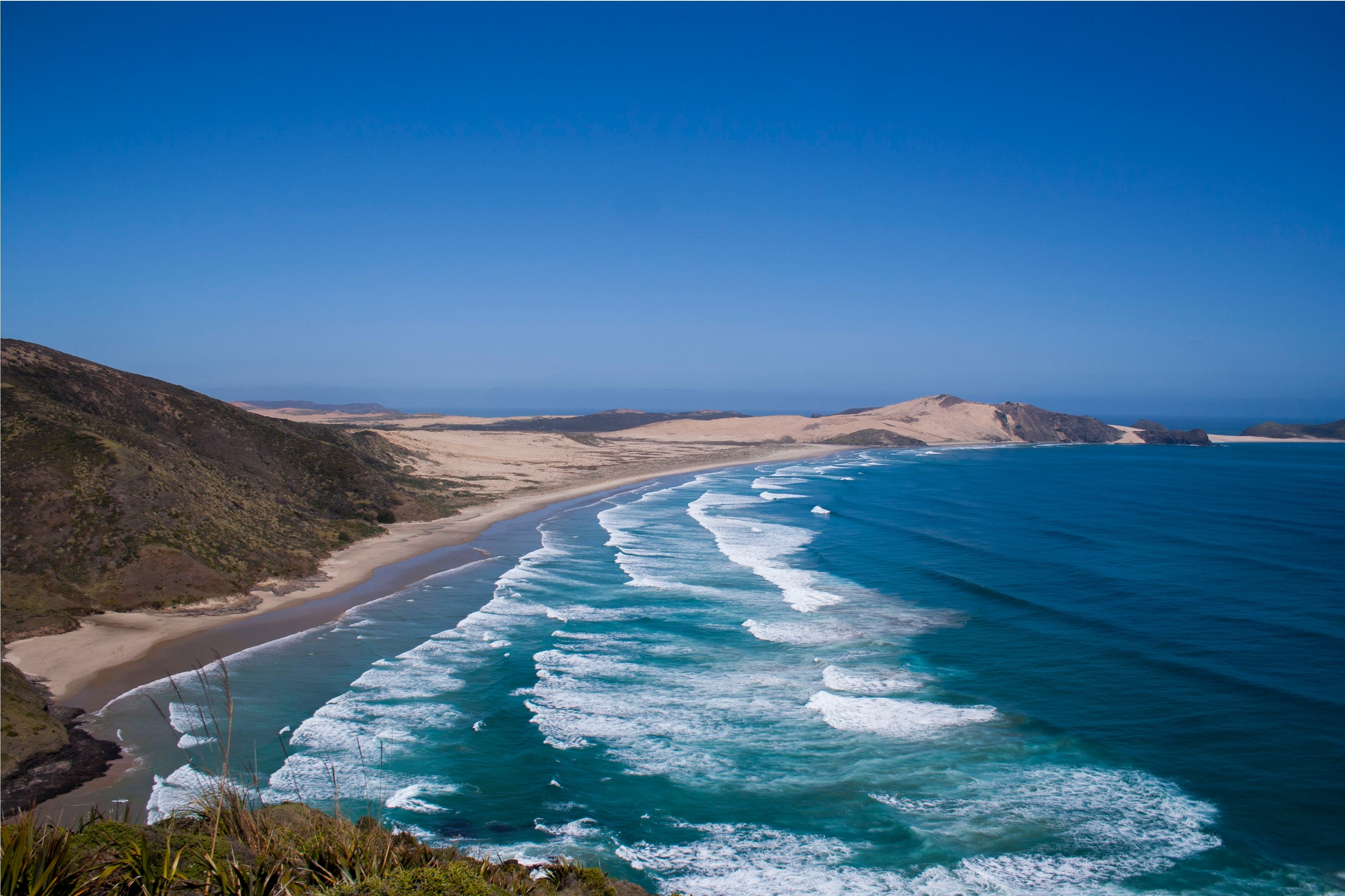 ocean washing on the hilly sand shore at cape reinga, ocean washing ashore 4k, HD Wallpaper