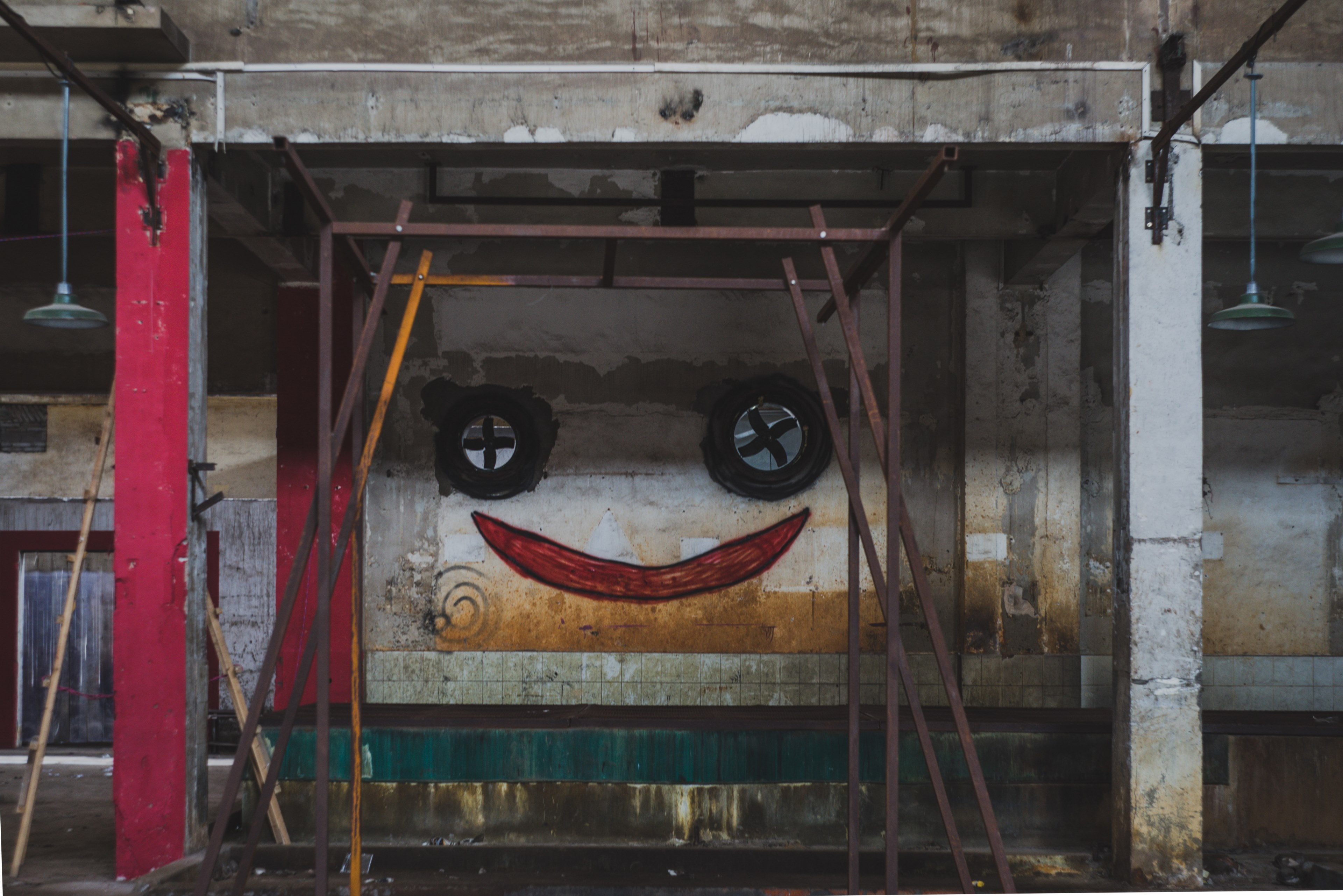 a happy face graffiti painted onto a wall, _happy face graffiti 4k, HD Wallpaper