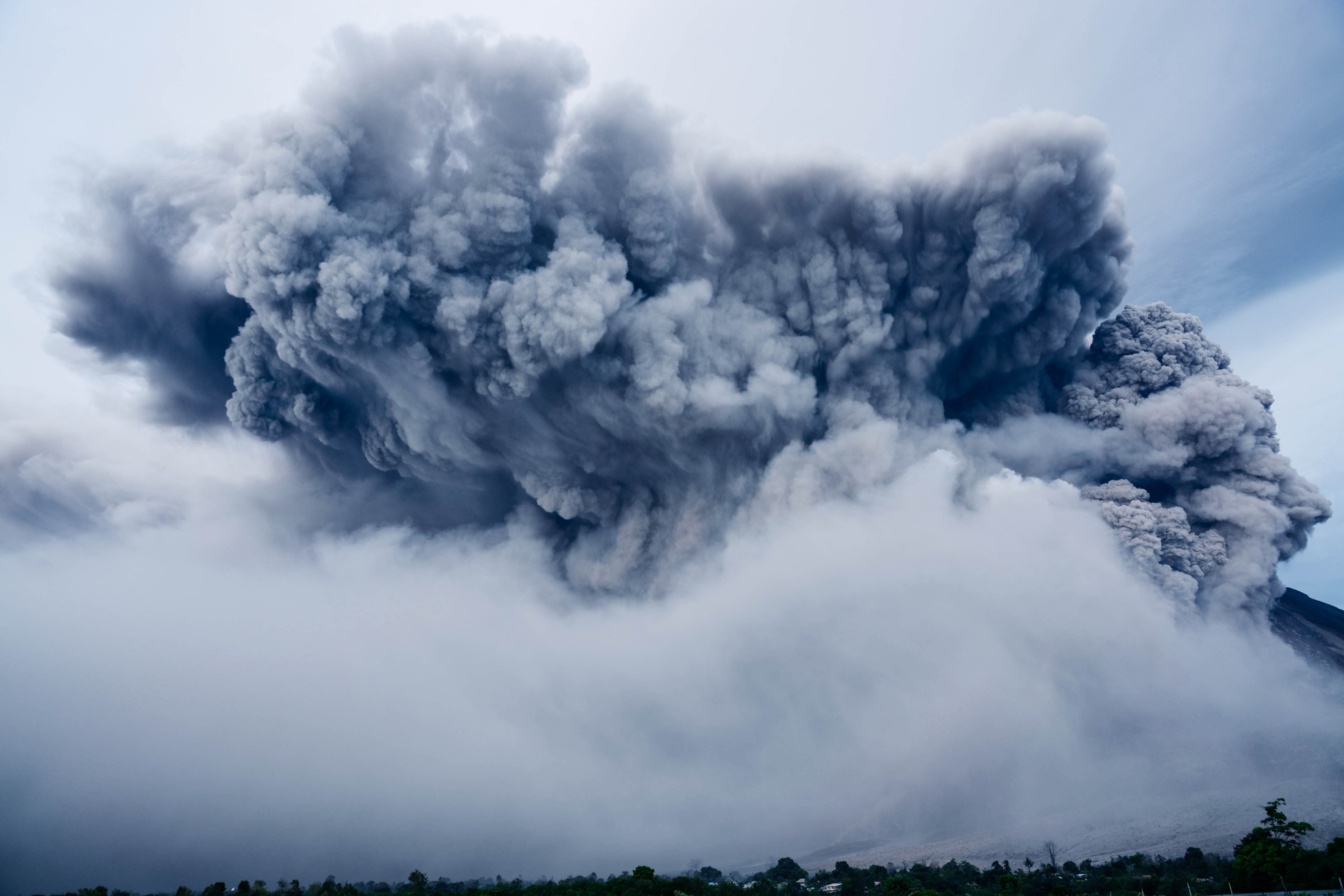 an enormous column of smoke over an erupting volcano, huge cloud over a volcano 4k, HD Wallpaper