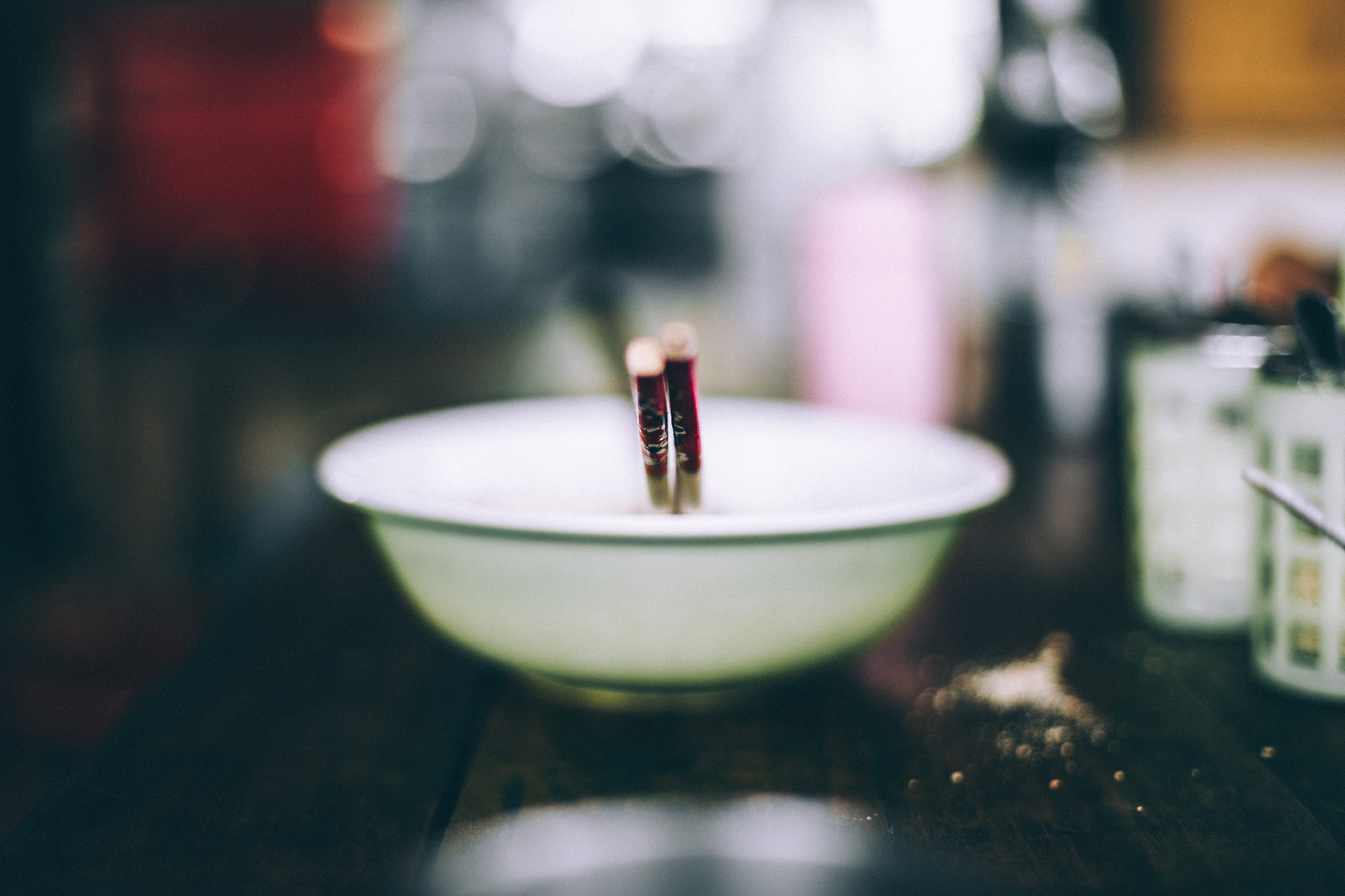 empty bowl of thai food with chopsticks, bowl and chopsticks 4k, HD Wallpaper