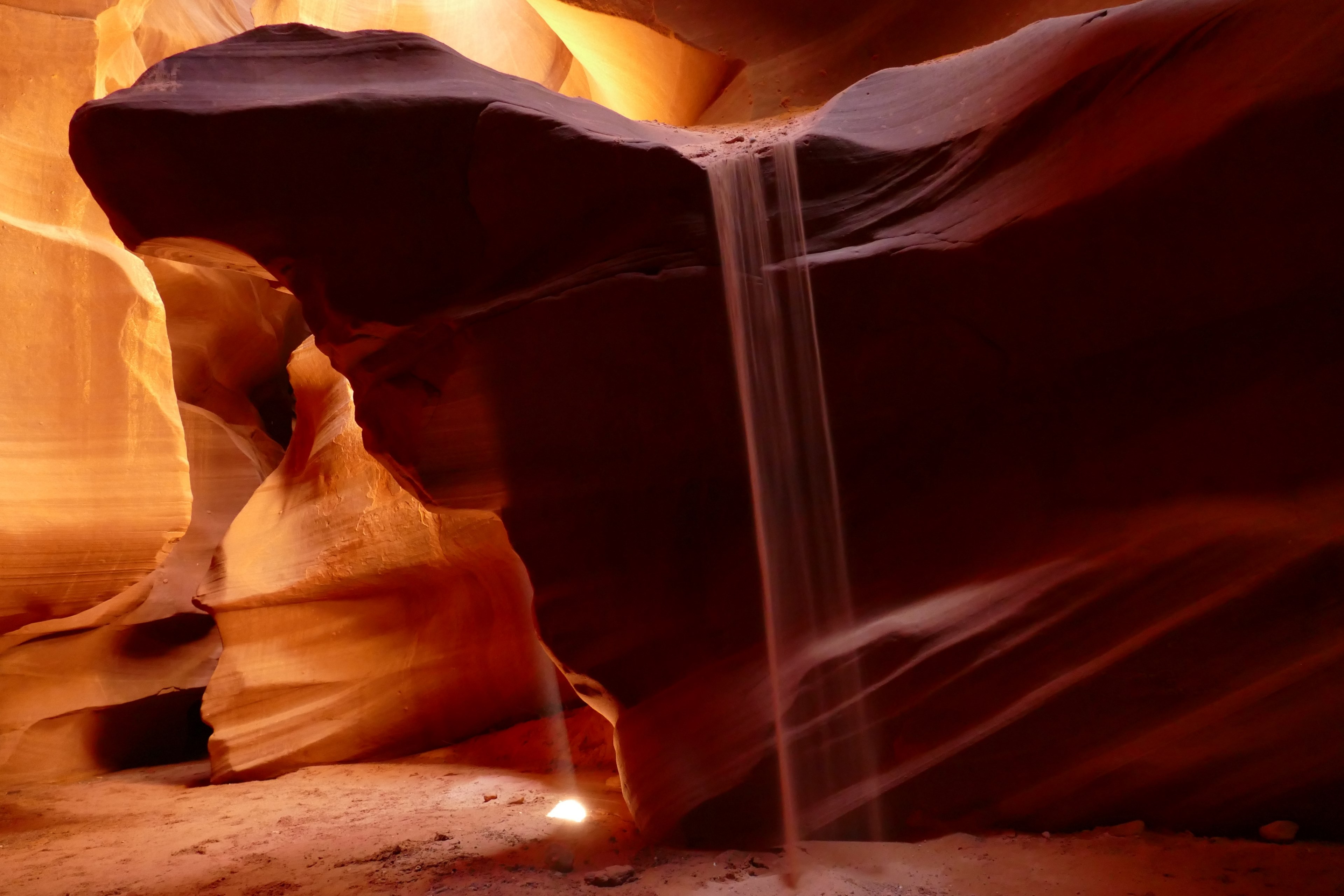 a rock formation obscuring the sunlight with sand falling from it in antelope canyon, antelope canyon 4k, HD Wallpaper