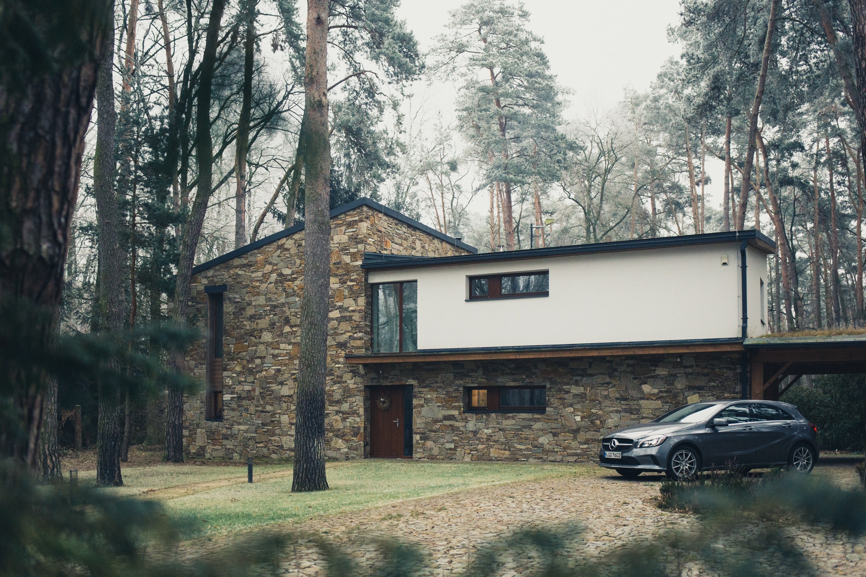 modern brown and white house in the middle of pine tree forest with car parked in driveway, house in forest 4k, HD Wallpaper