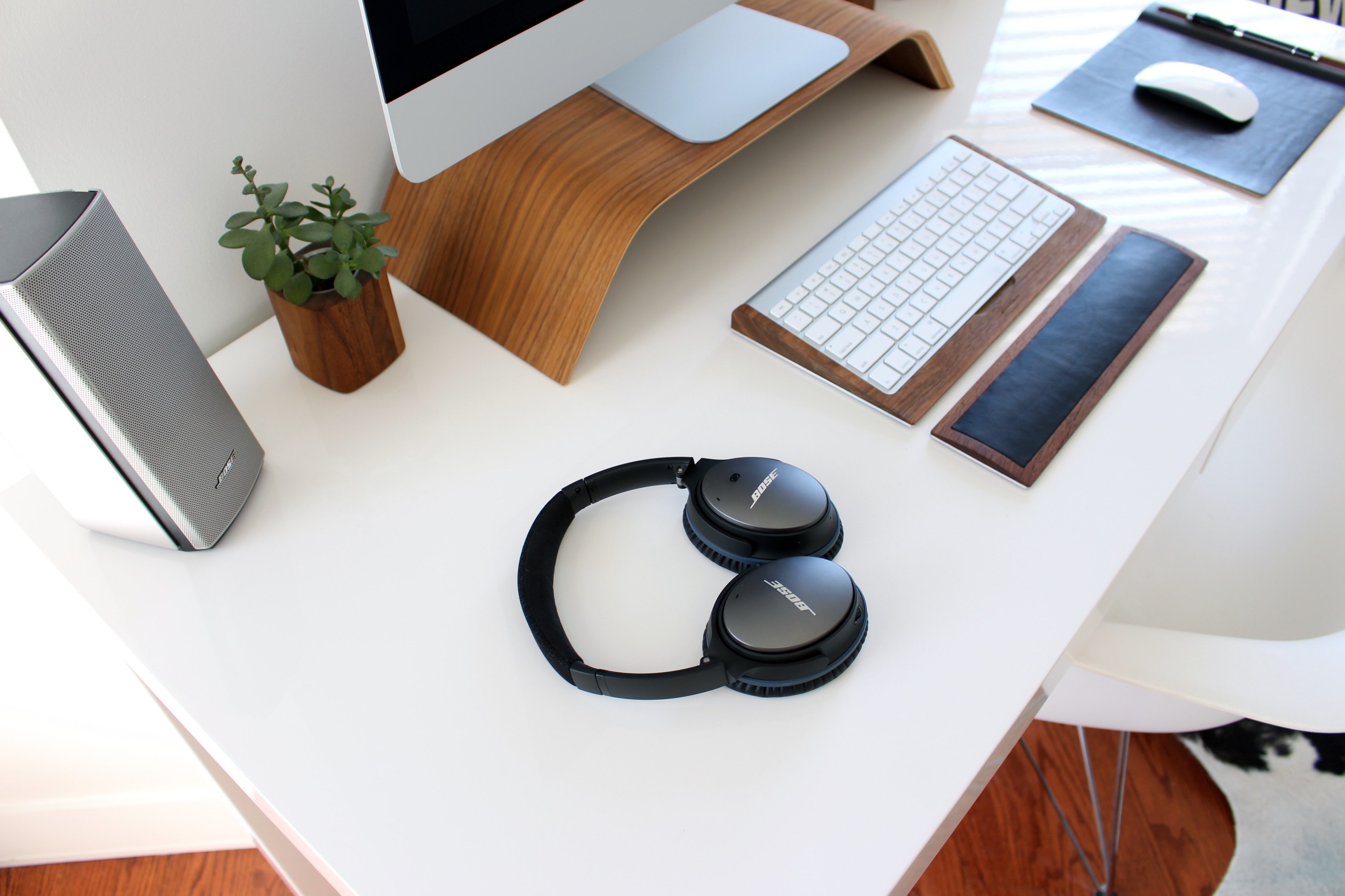 a desk with headphones a keyboard and wrist wrest monitor mouse speakers and a plant, _headphones on desk 4k, HD Wallpaper