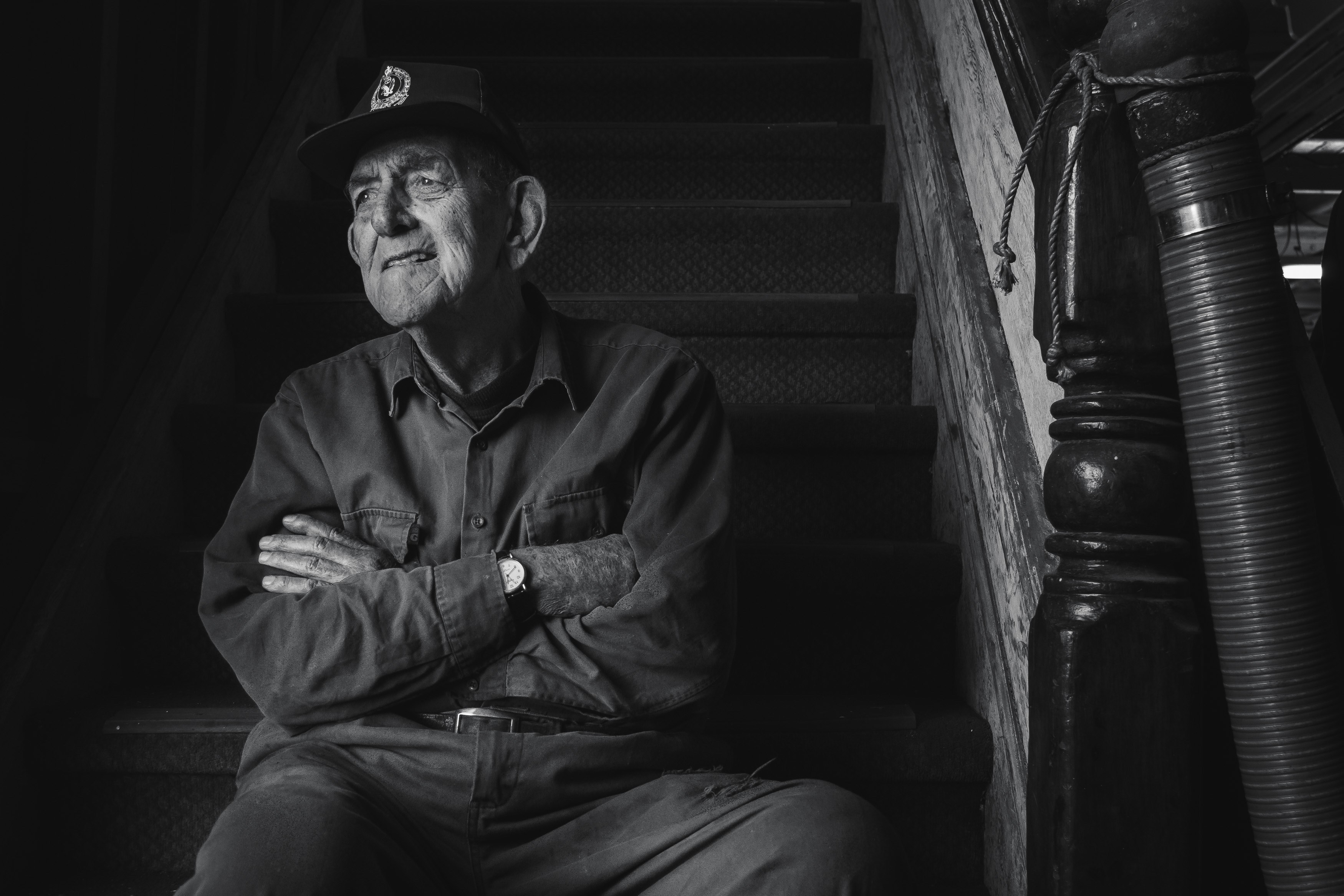 black and white shot of man in cap with arms folded on stairs sydney heritage fleet, hilary 4k, HD Wallpaper