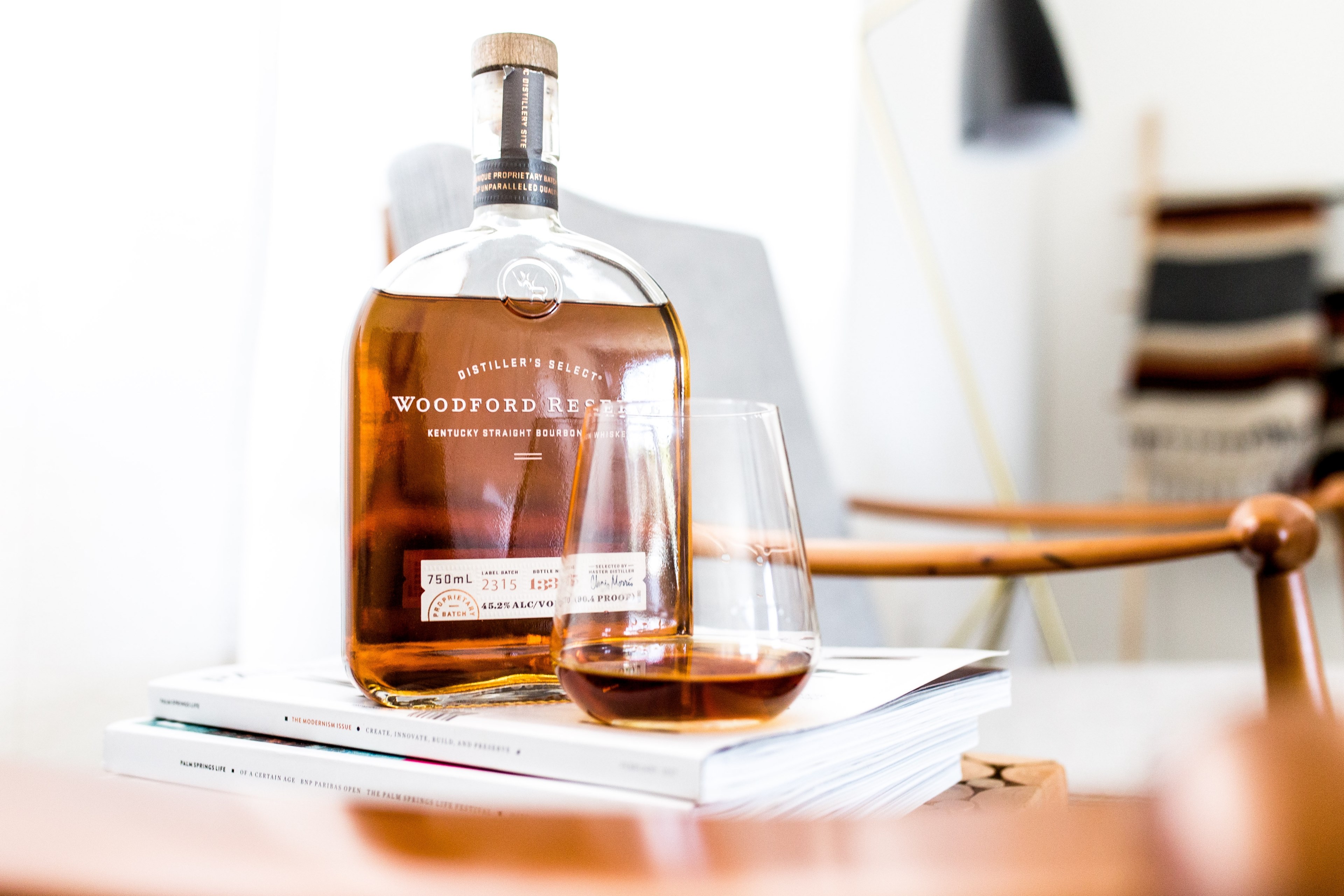 boole of woodford reserve whiskey atop a stack of magazines, glass of whiskey 4k, HD Wallpaper