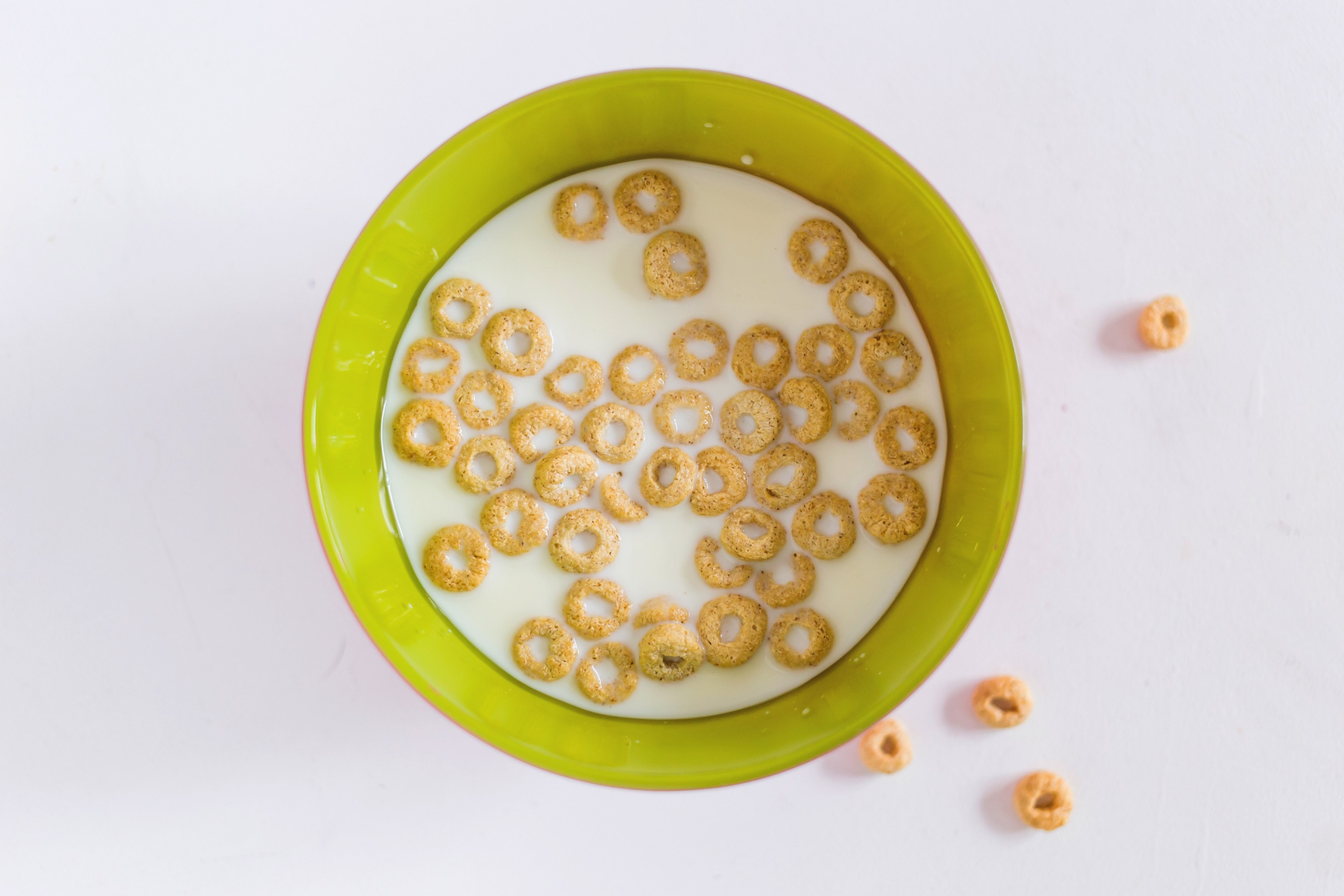 bowl of cheerios cereal in milk, cheerios in milk 4k, HD Wallpaper
