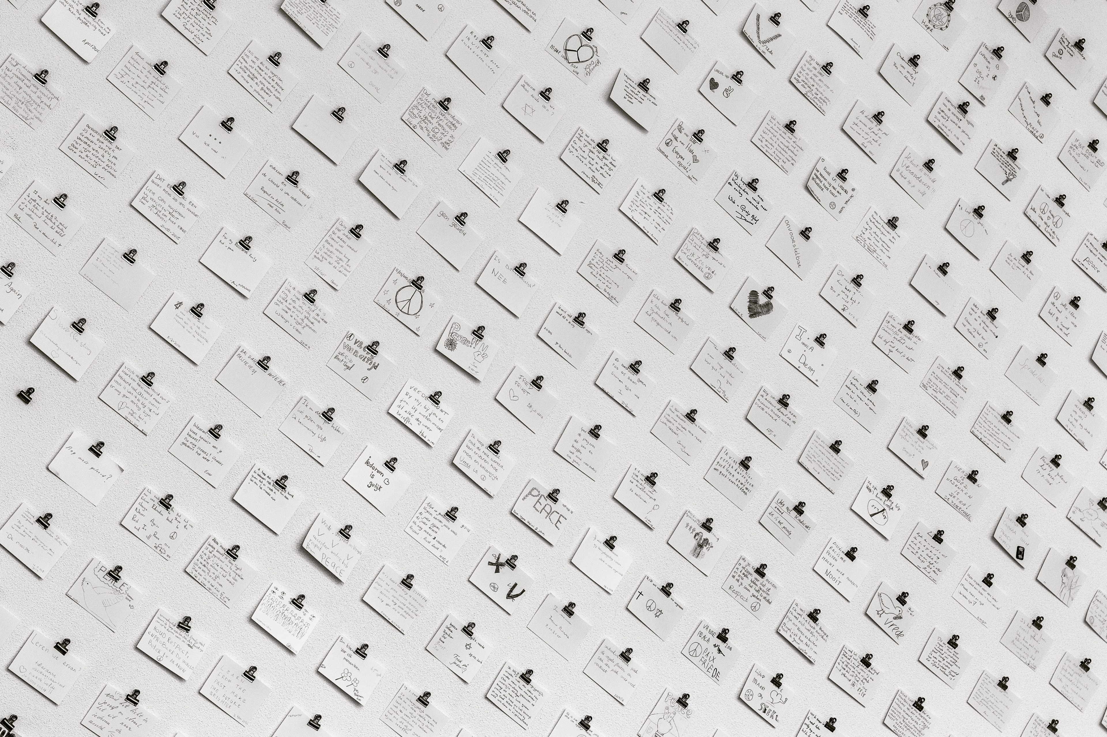 rows of well wishing messages on the wall as seen in hoorn noord holland nederland, _post it 4k, HD Wallpaper