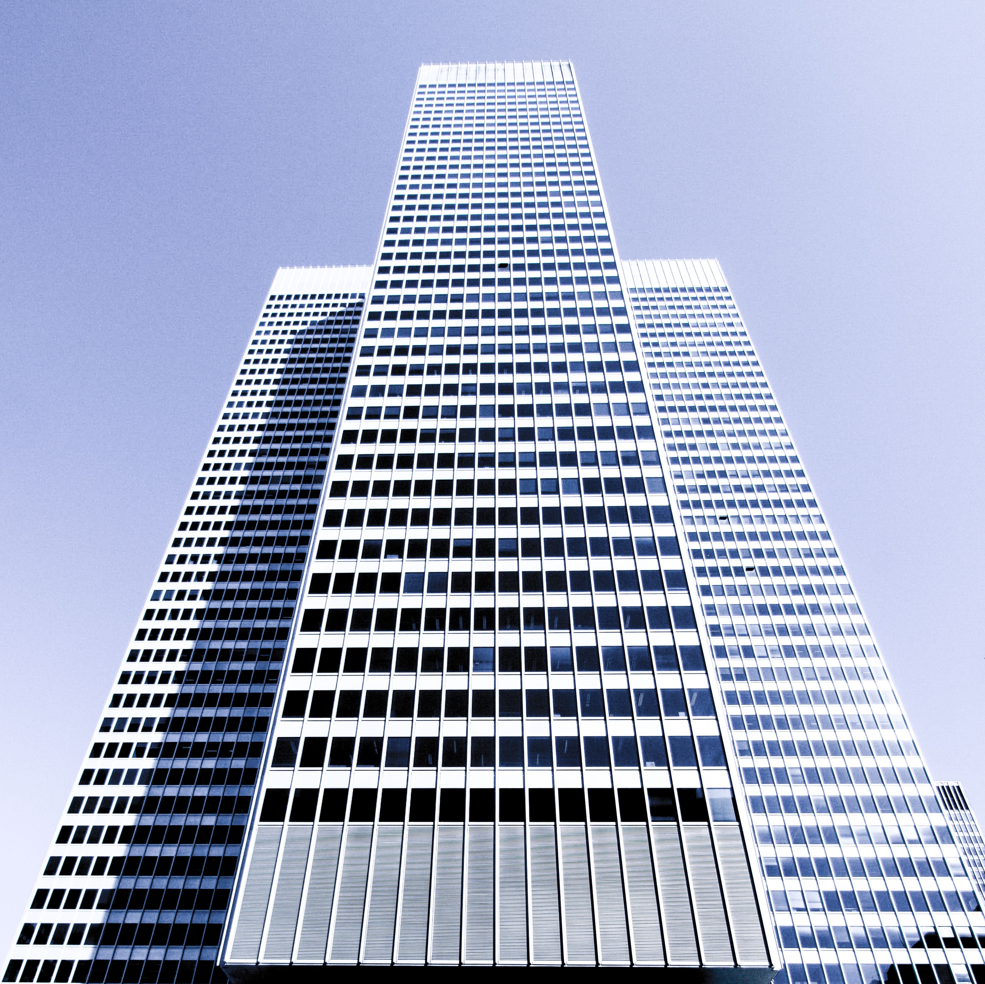 a tall white skyscraper on a bright day in montreal, white skyscraper in montreal 4k, HD Wallpaper