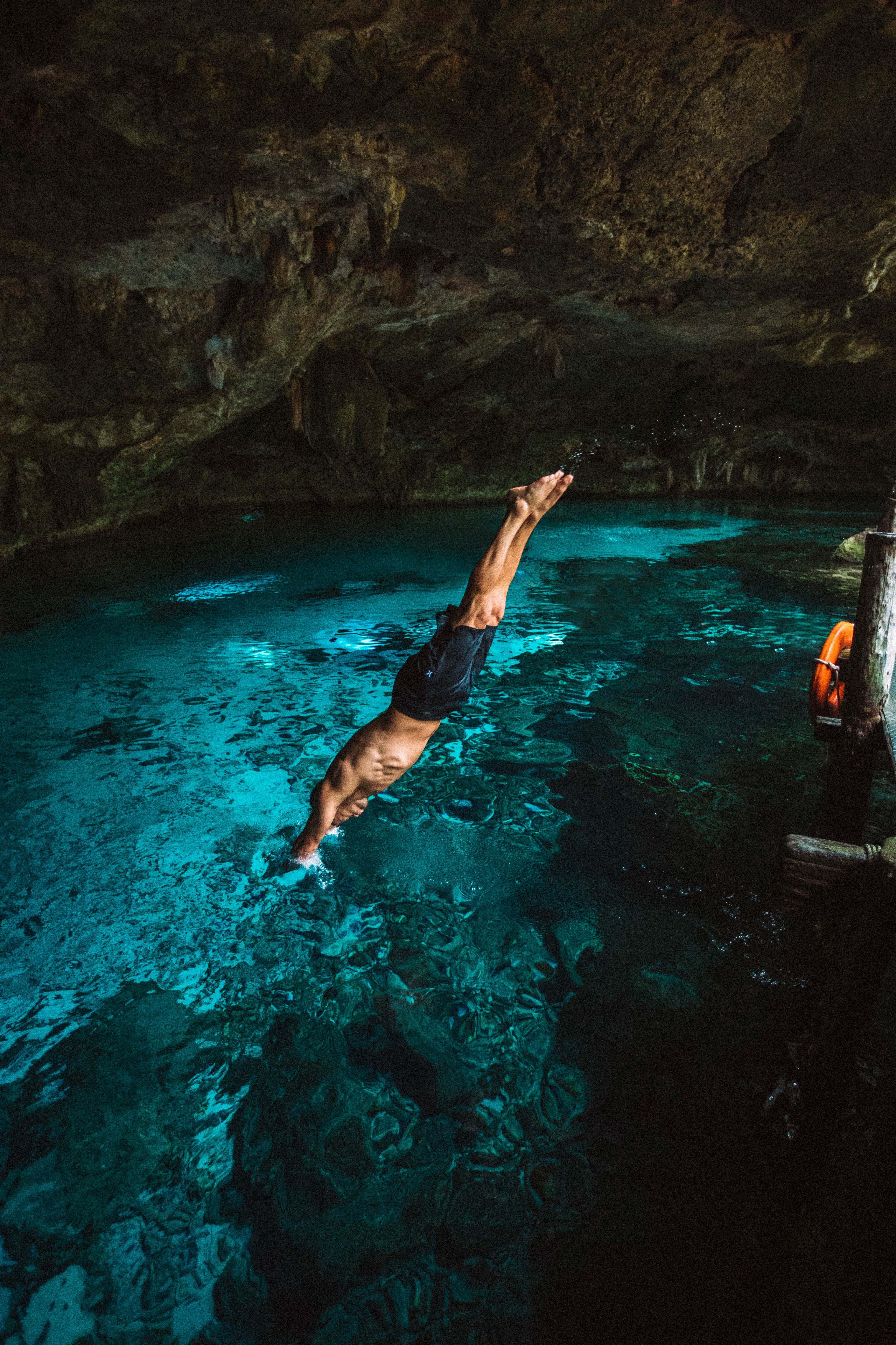 diving into the cenote 4k, Phone HD Wallpaper