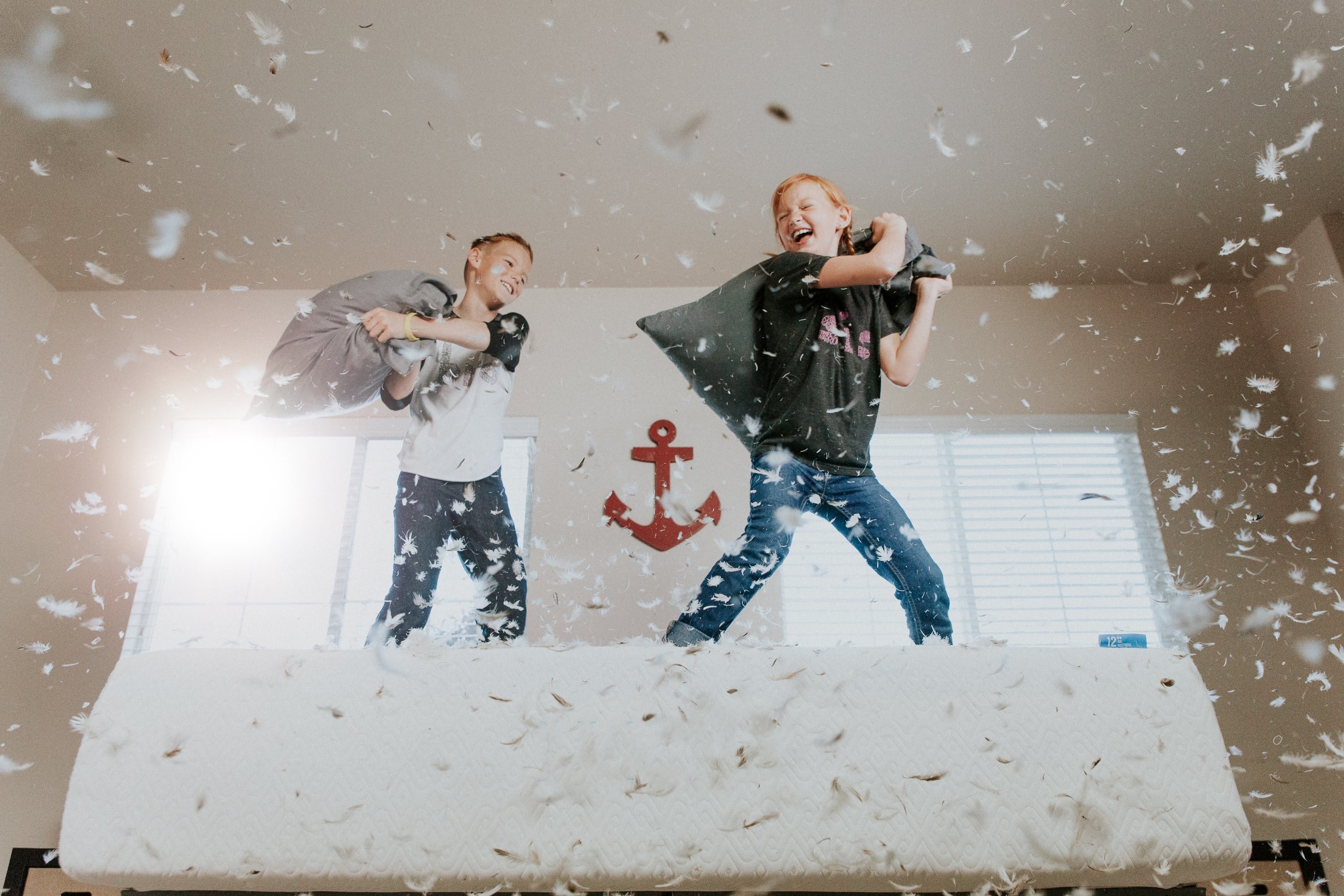 sunday morning pillow fight 4k, HD Wallpaper