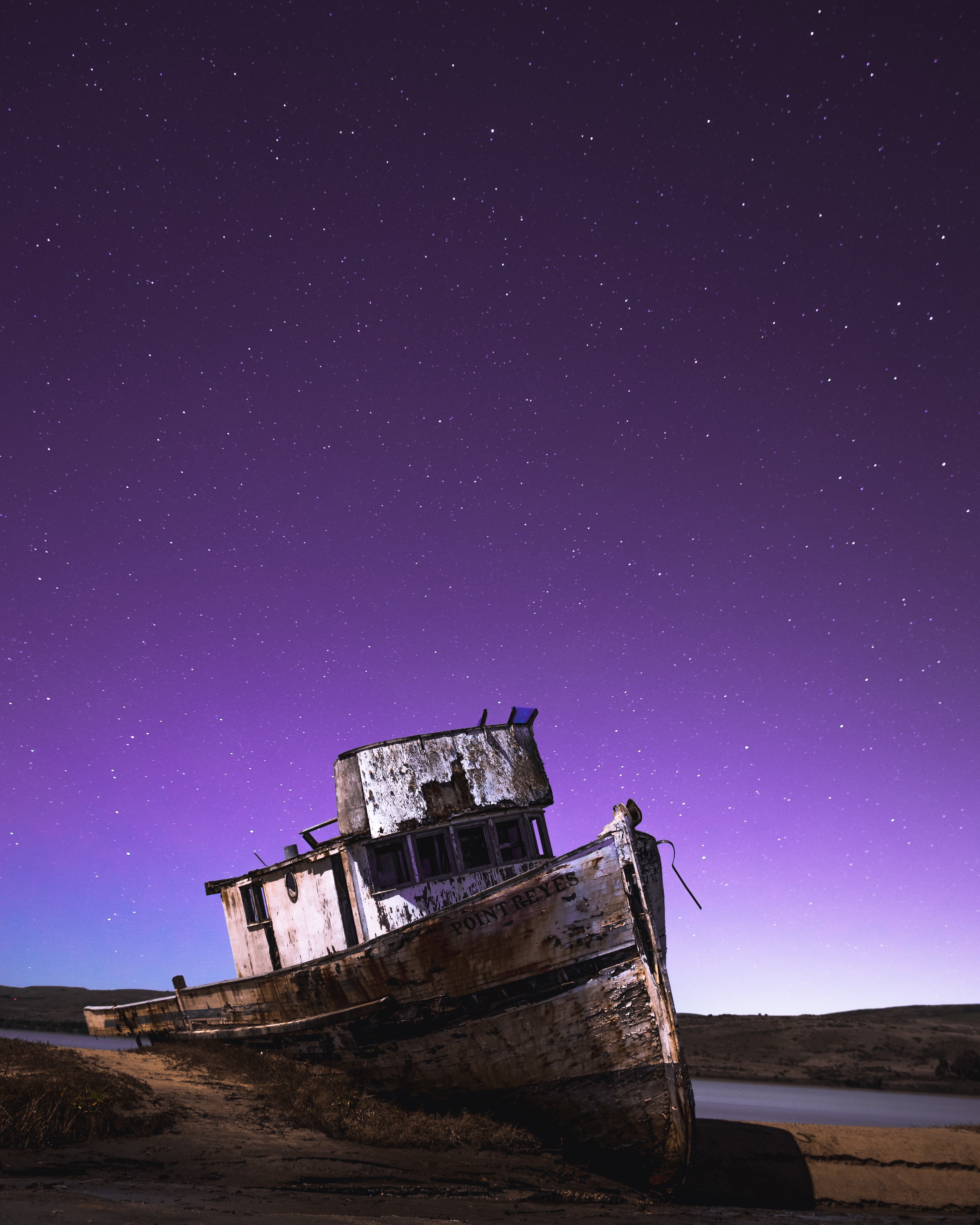 an old boat on shore, _ghost ship too 4k, Phone HD Wallpaper