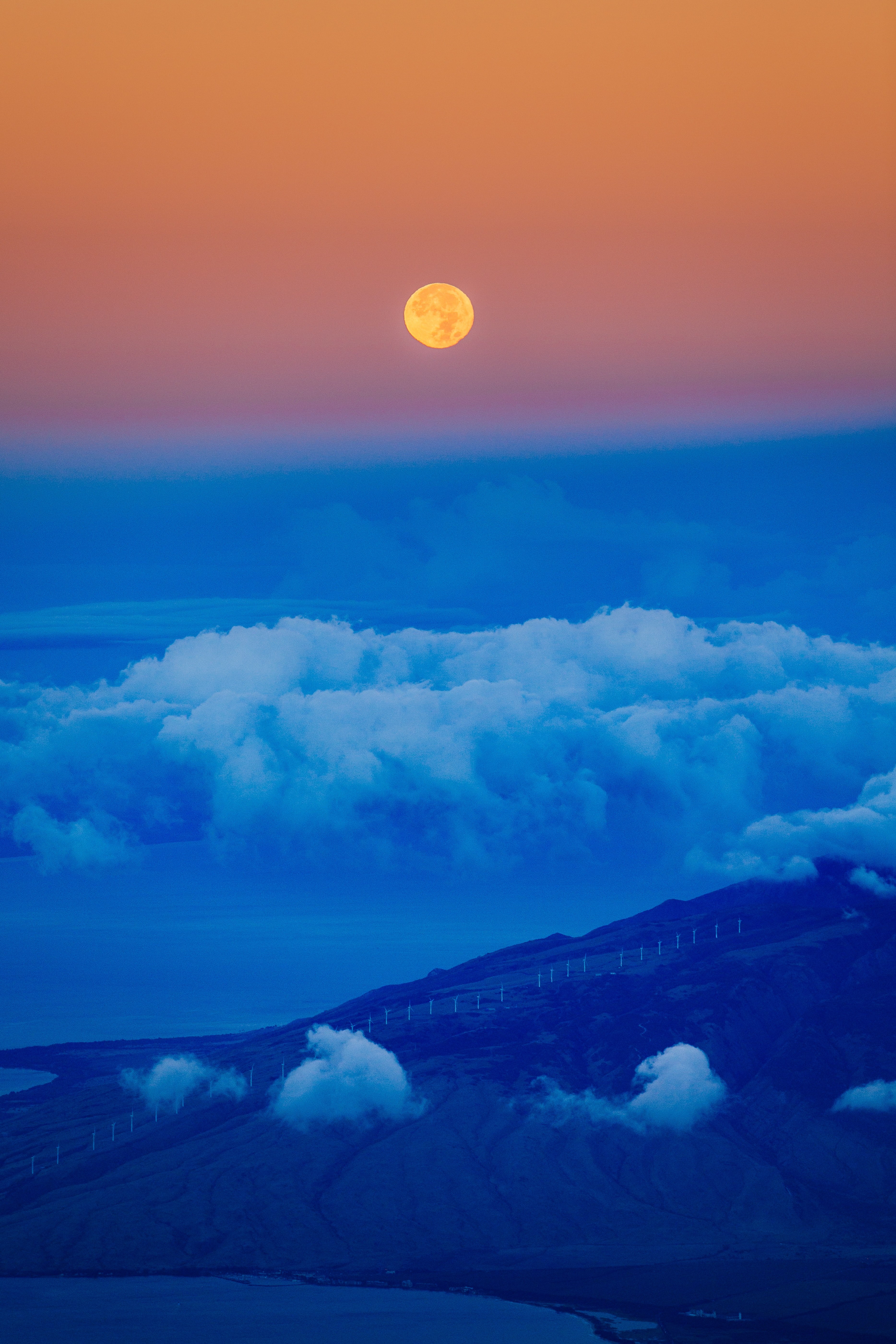 moon rise on a cloudy blue sky at sunset over a windmill dotted haleakala summit, moon rise at haleakala summit 4k, Phone HD Wallpaper