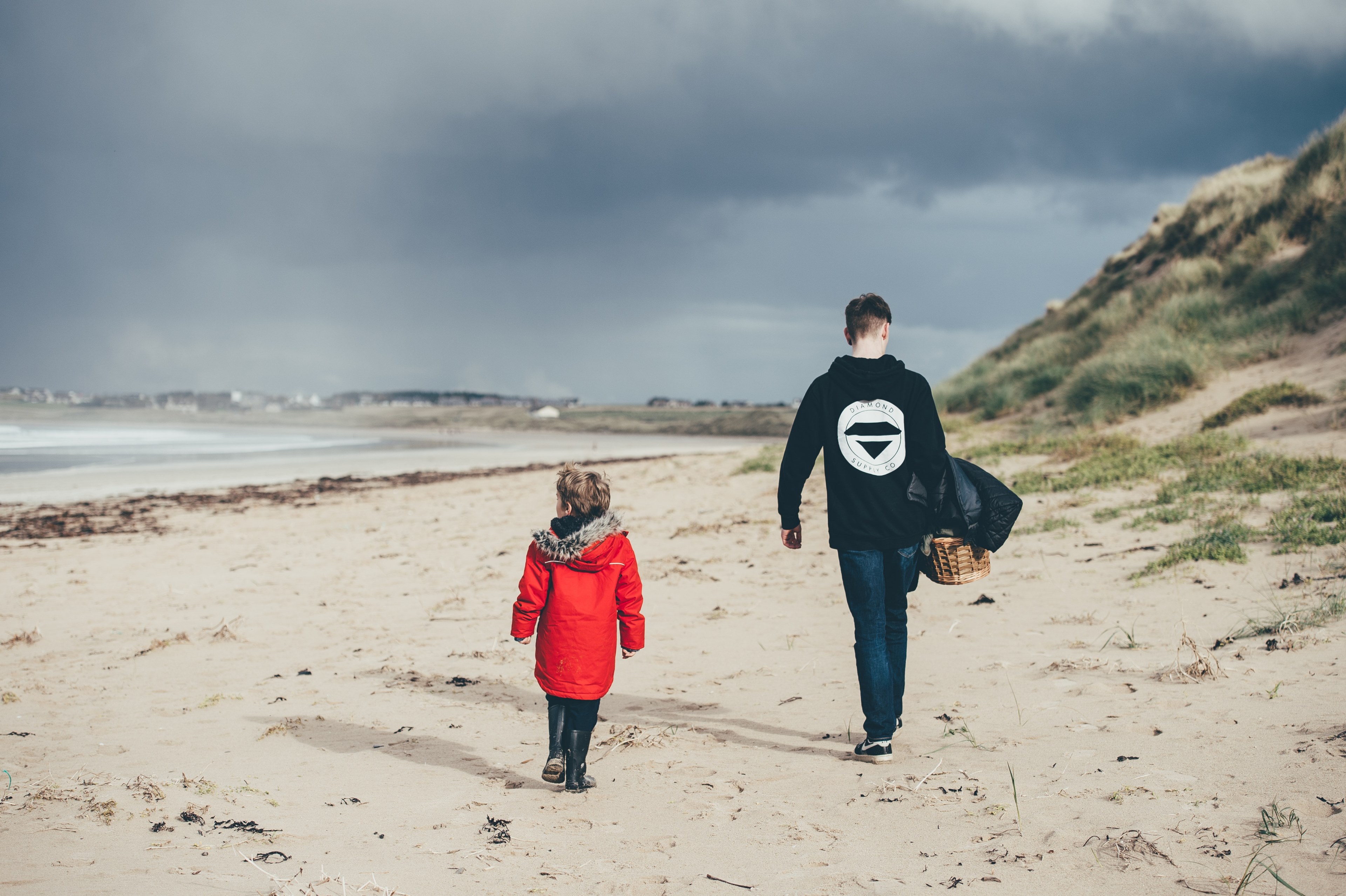 siblings beach teenager and boy 4k, HD Wallpaper