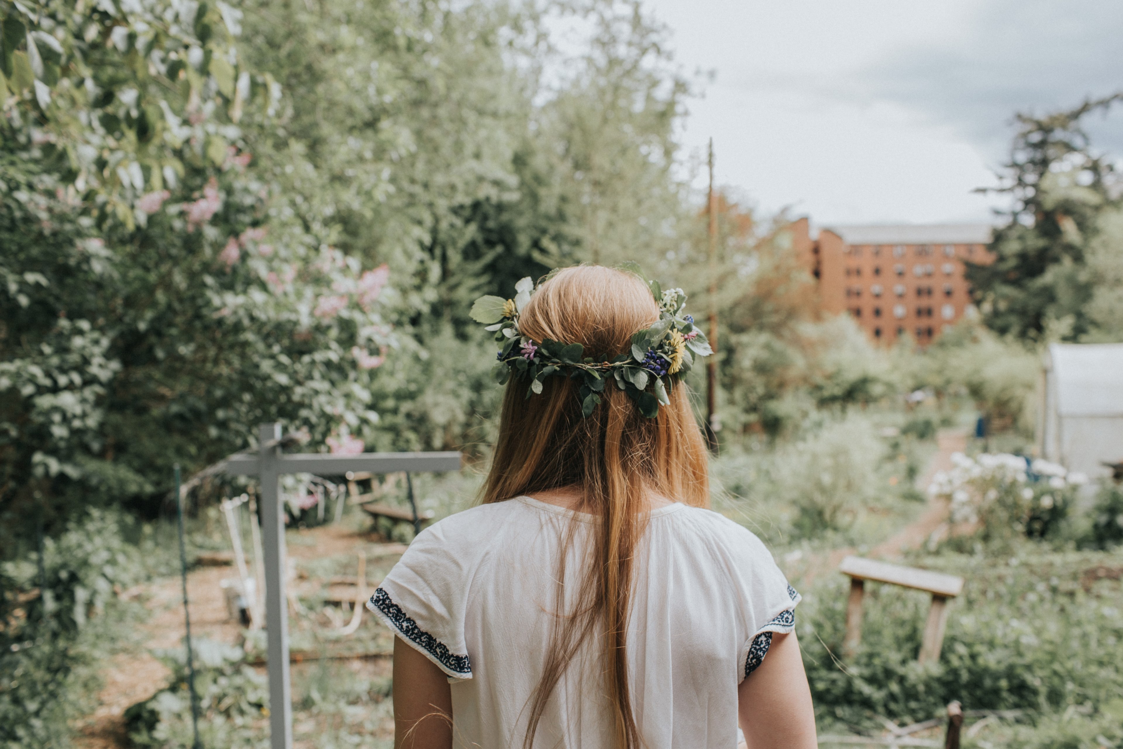 back view of a woman wearing a floral crown in a garden in the outback farm, _outback farm 4k, HD Wallpaper