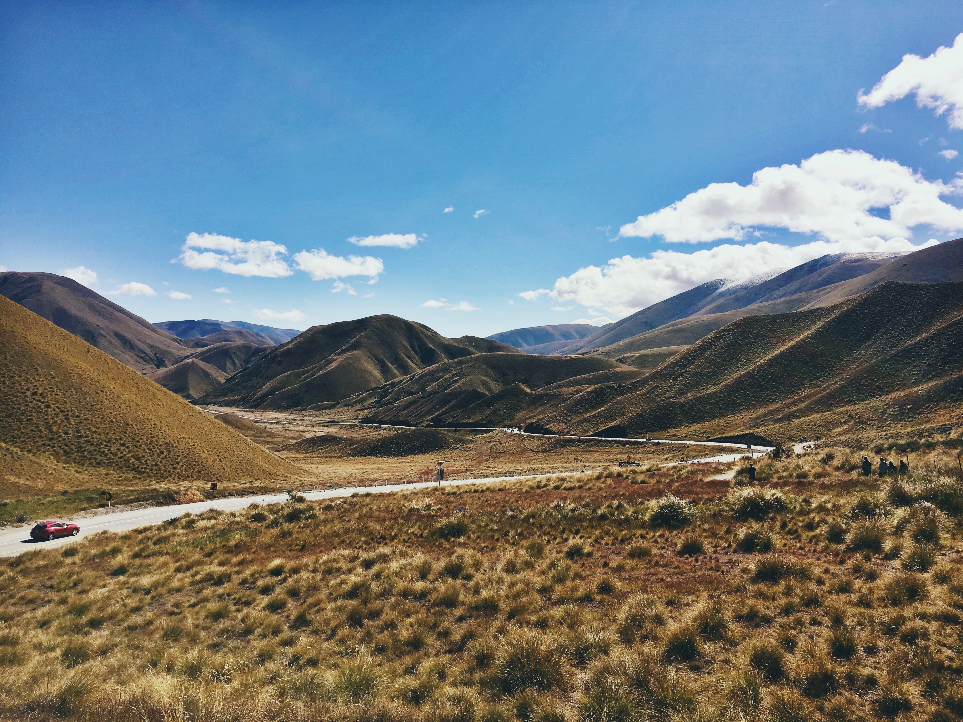 panoramic shot of car driving down a winding road surrounded by hills, _lindis pass 4k, HD Wallpaper
