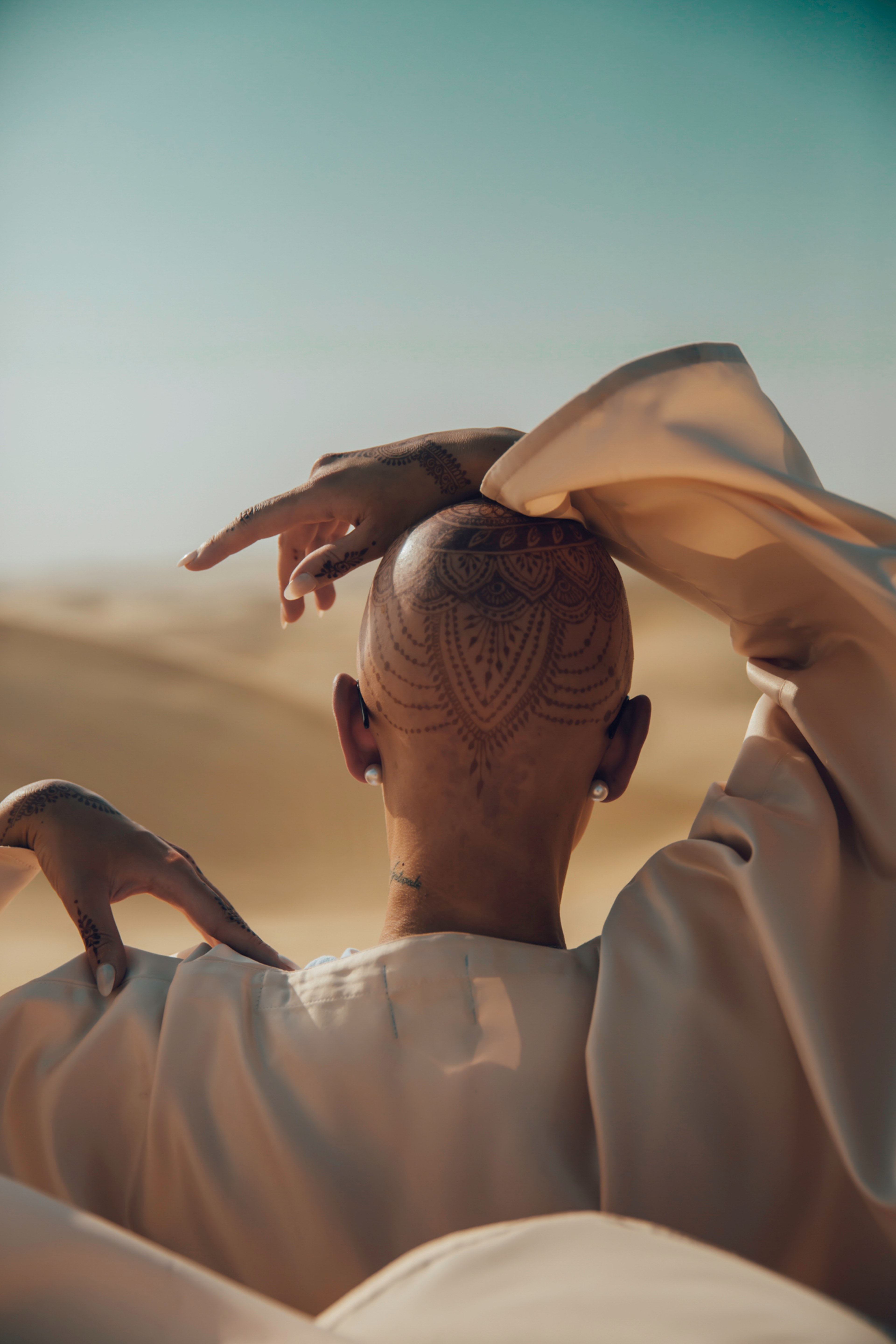 henna on bald head 4k, Phone HD Wallpaper