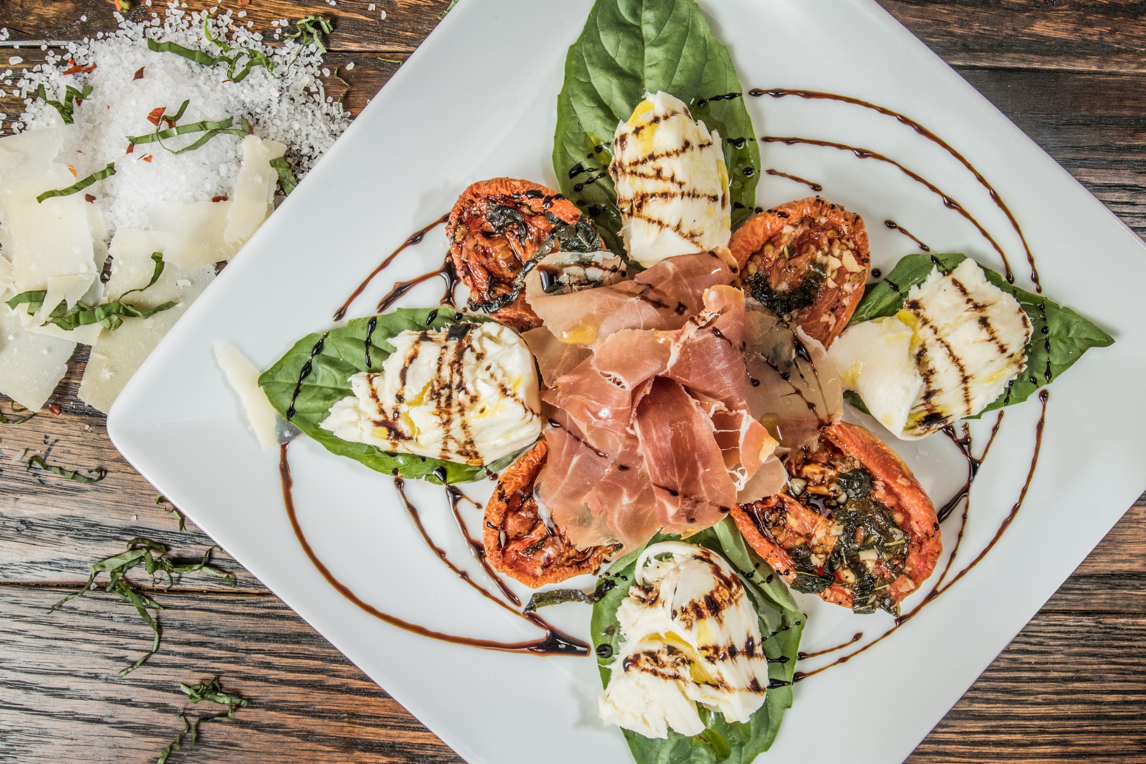 italian salad with basil leaves pancetta grilled tomatoes and cheese, italian dish for high end resturant 4k, HD Wallpaper