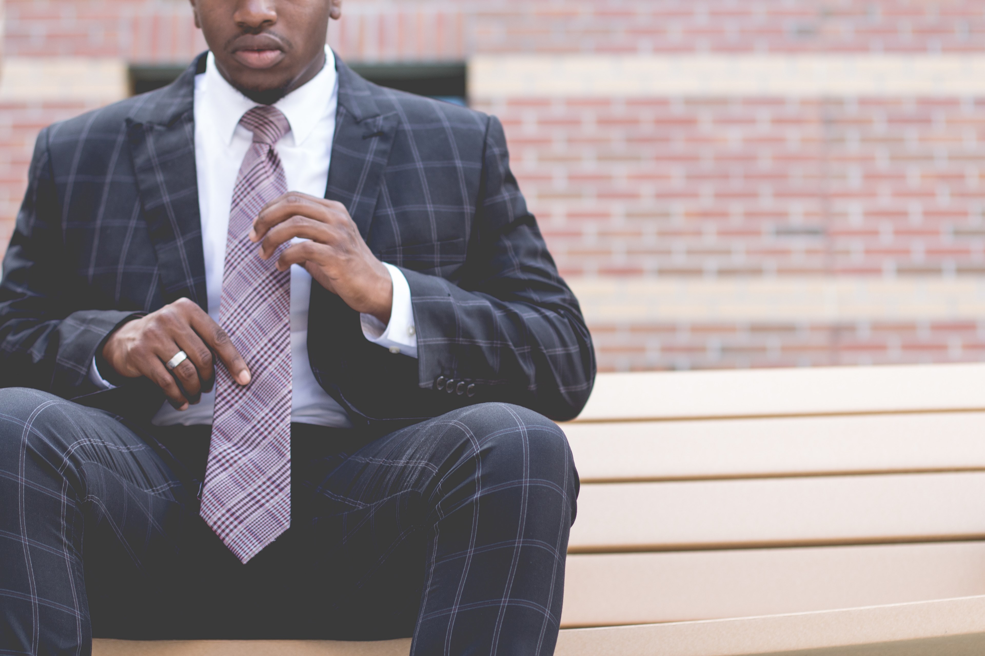 a man in a plaid suit sitting on a bench, suit and tie 4k, HD Wallpaper