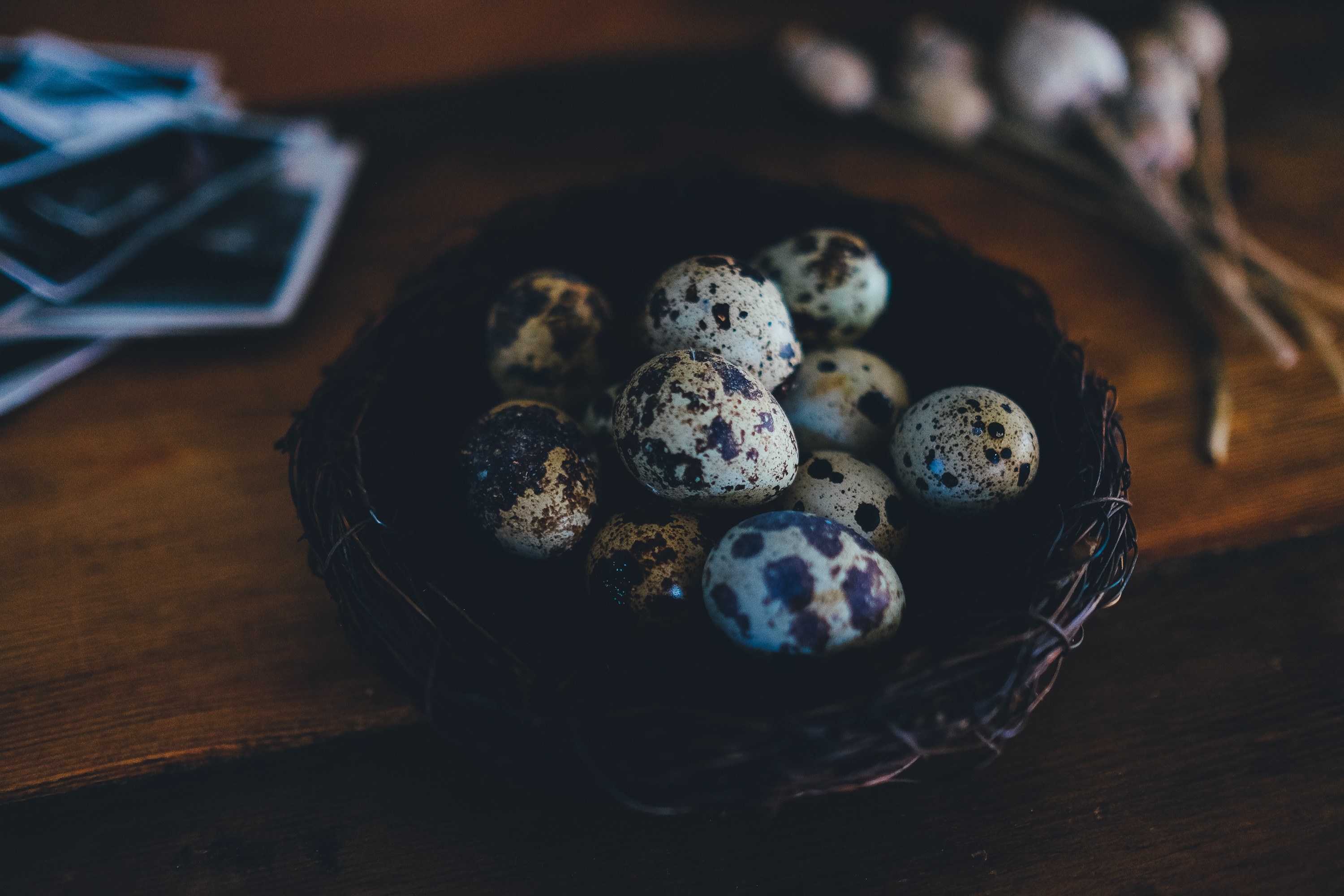 easter table nest and quail egg 4k, HD Wallpaper