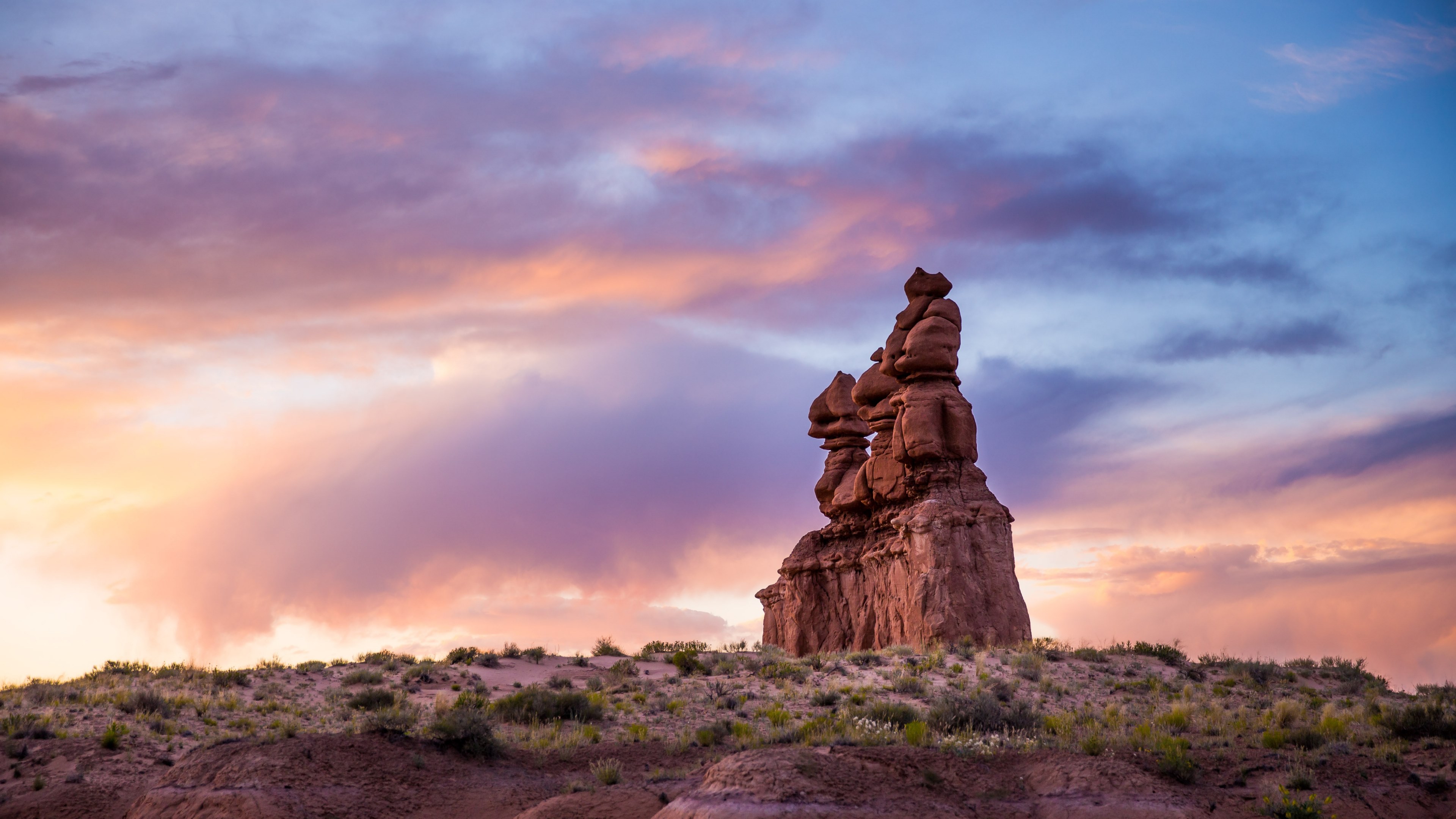 large desert stone landmark at dusk in goblin valley, sunrise on desert sculptures 4k, HD Wallpaper