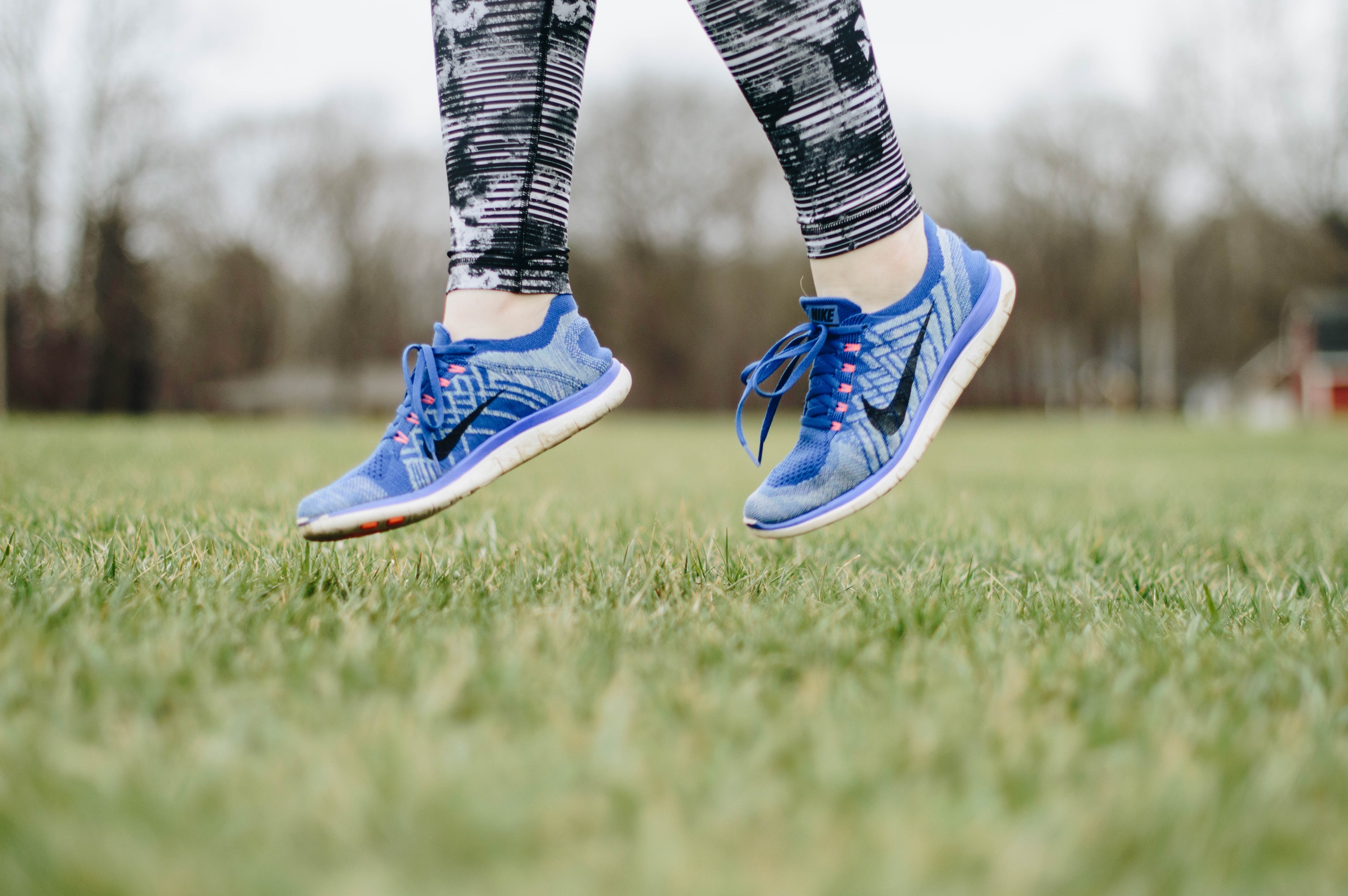a person wearing leggings and nike sneakers jumping on grass in berrien springs, berrien springs sneaker jumps 4k, HD Wallpaper