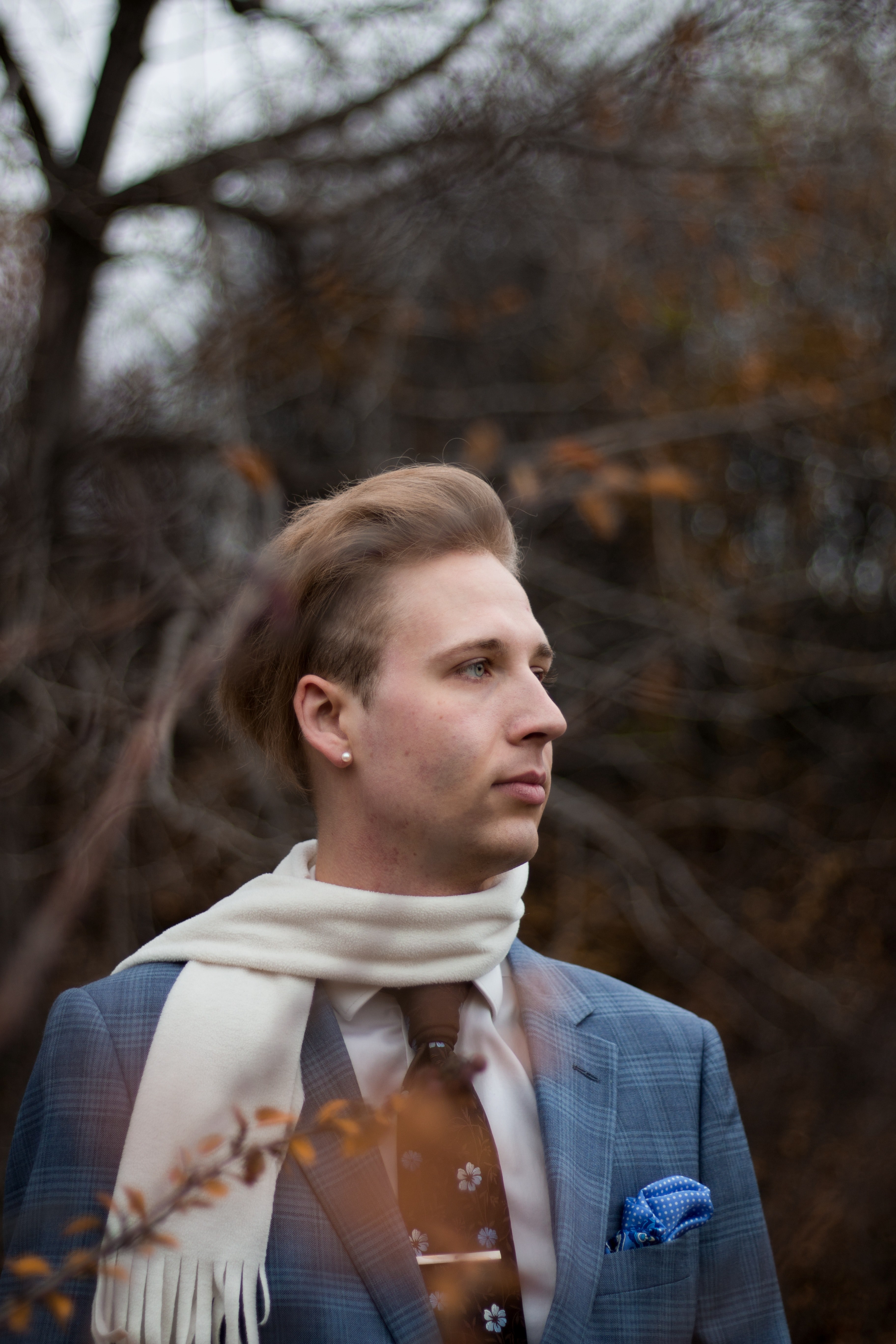 a man in a plaid suit tie and scarf among bare tree branches, elegant man in the autumn 4k, Phone HD Wallpaper